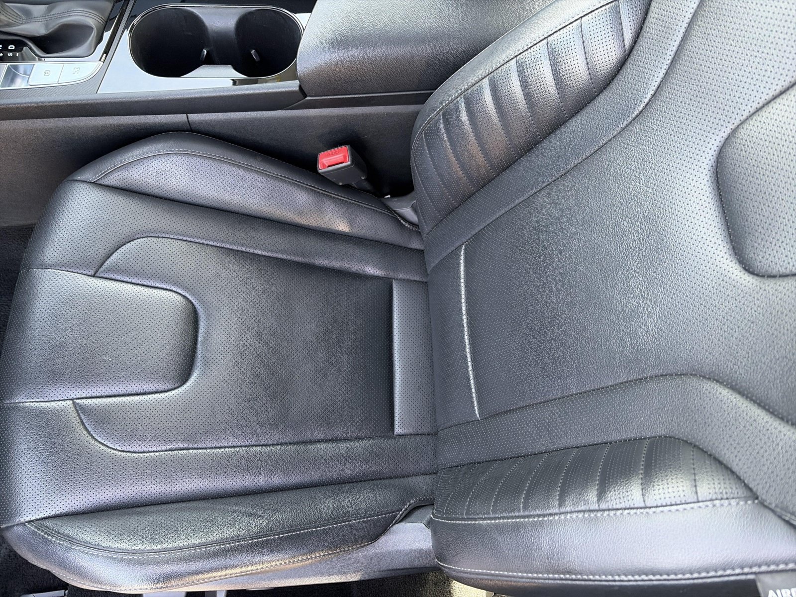 2025 Hyundai Elantra Limited - Photo 27