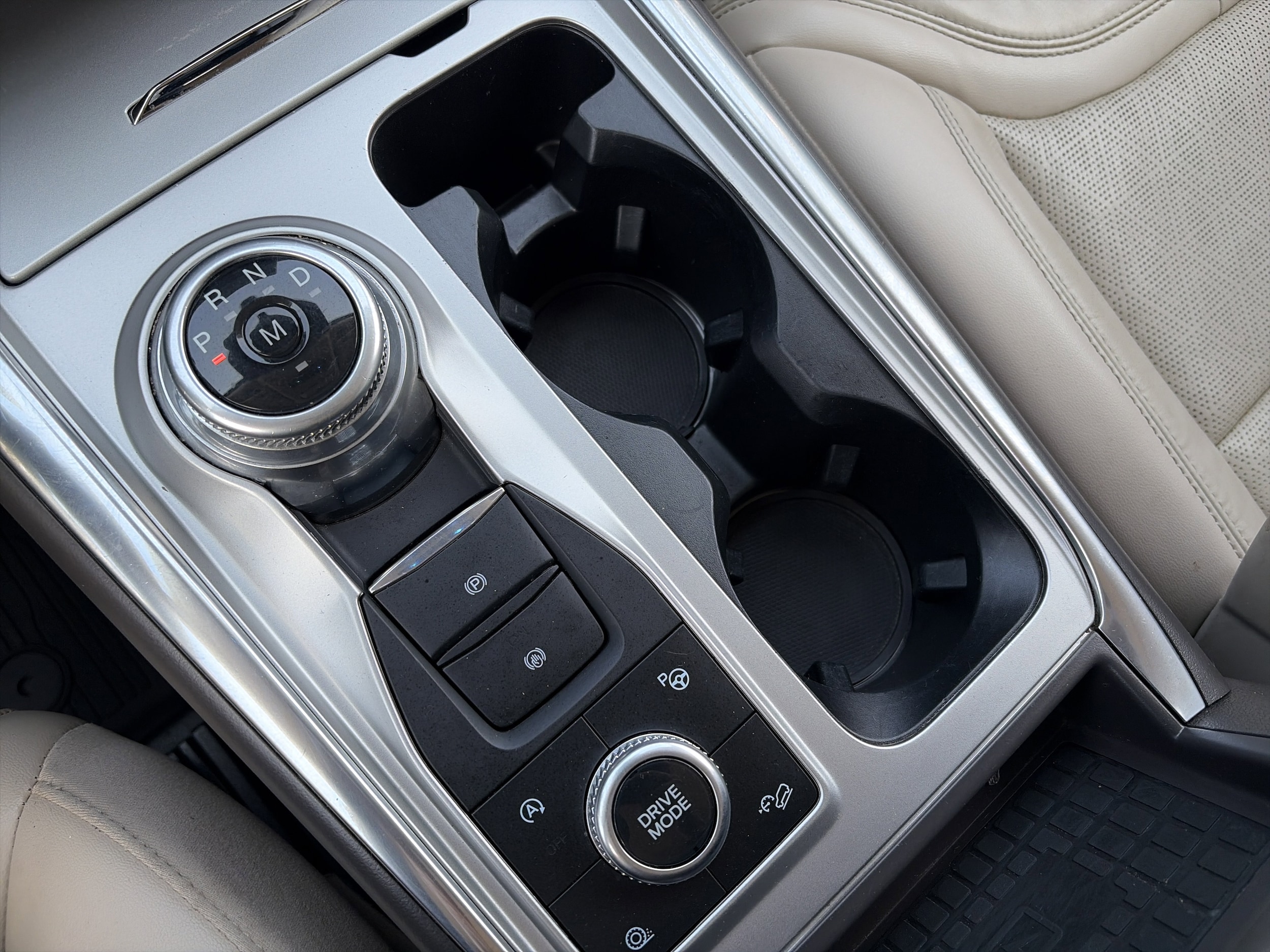 2020 Ford Explorer Platinum - Photo 22