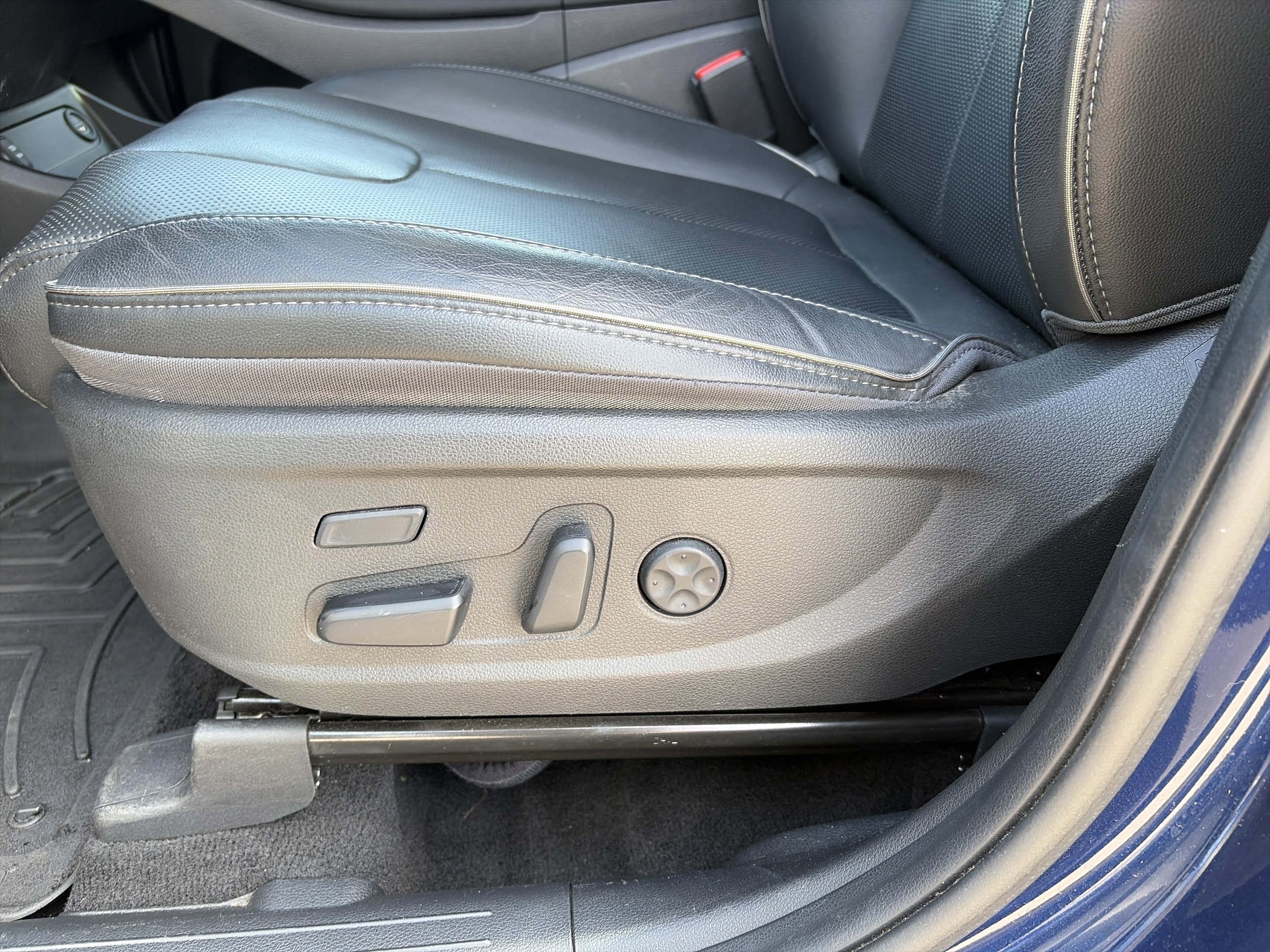 2022 Hyundai Santa Fe Limited - Photo 13