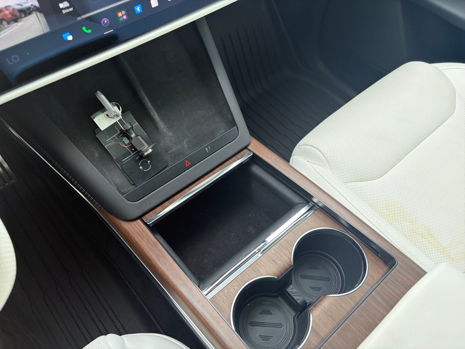 2022 Tesla Model X Long Range - Photo 16