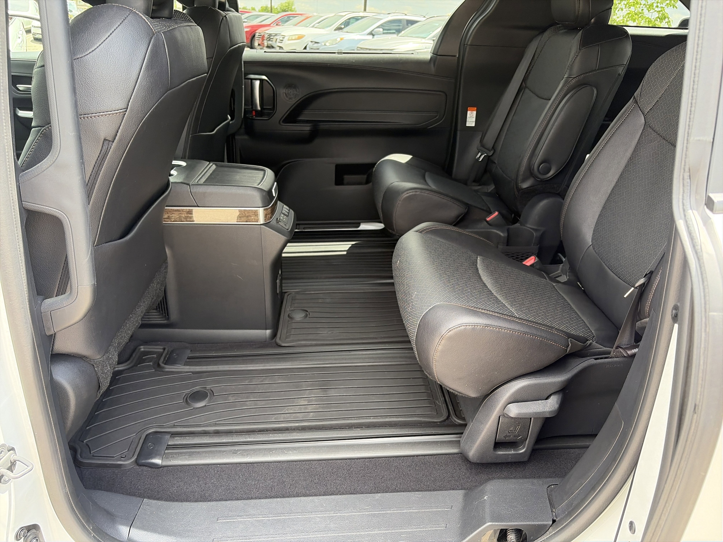2025 Toyota Sienna Platinum - Photo 21
