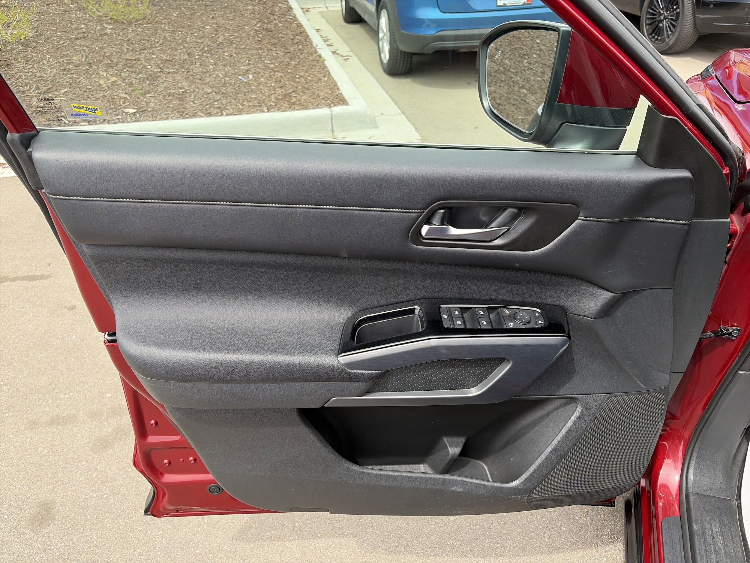 2023 Nissan Pathfinder SL - Photo 11