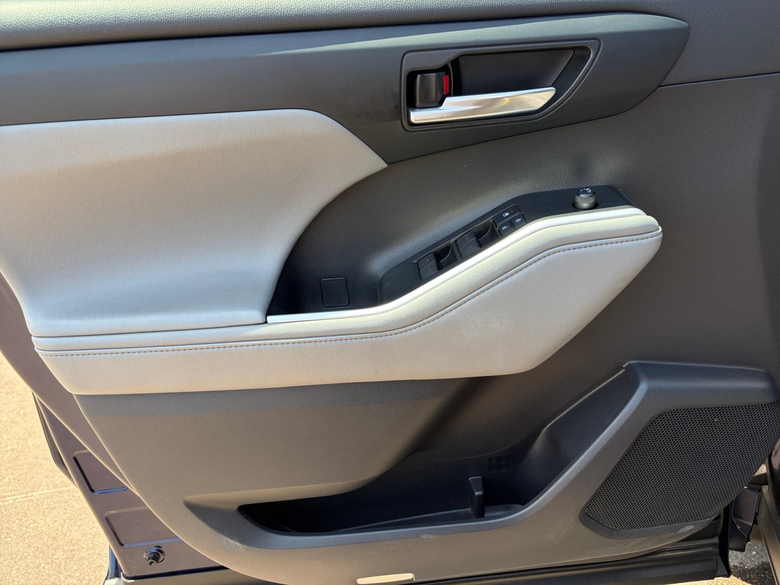 2021 Toyota Highlander XLE - Photo 14