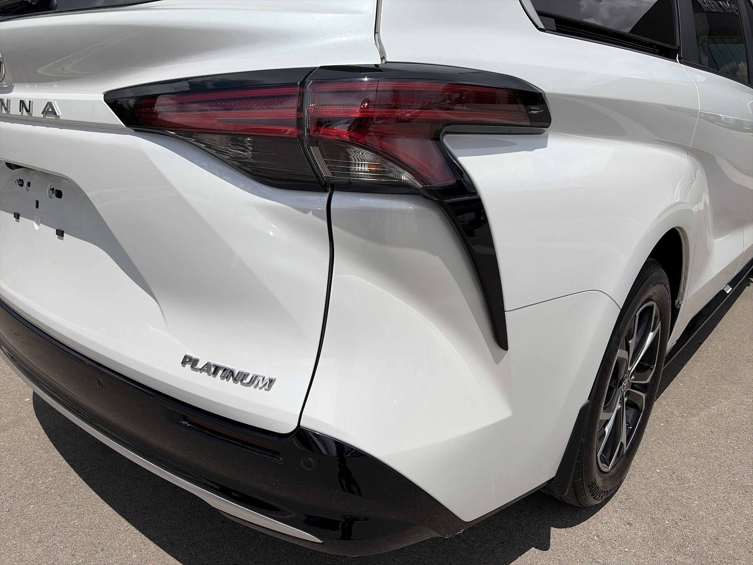 2025 Toyota Sienna Platinum - Photo 35
