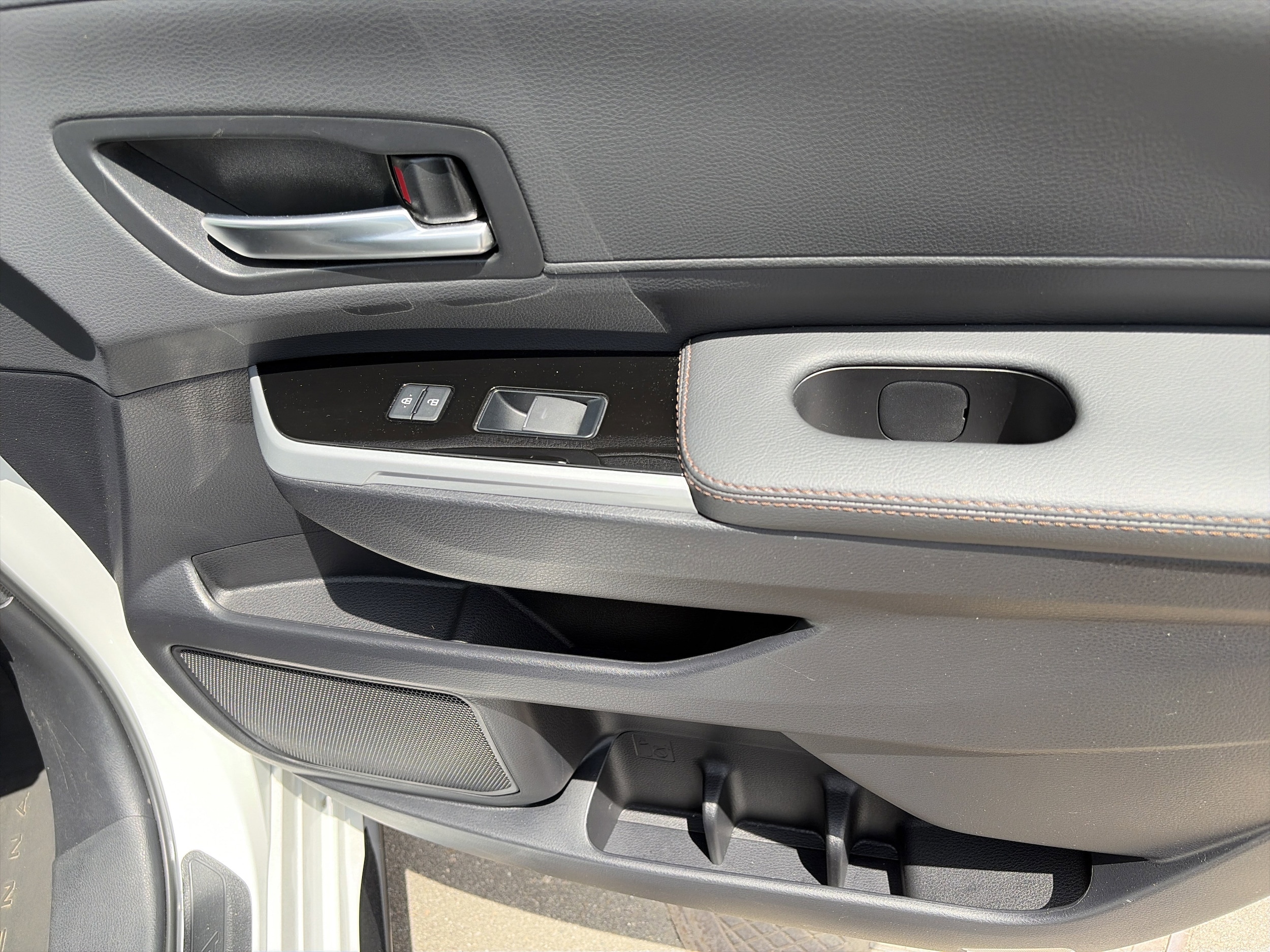 2025 Toyota Sienna Platinum - Photo 30