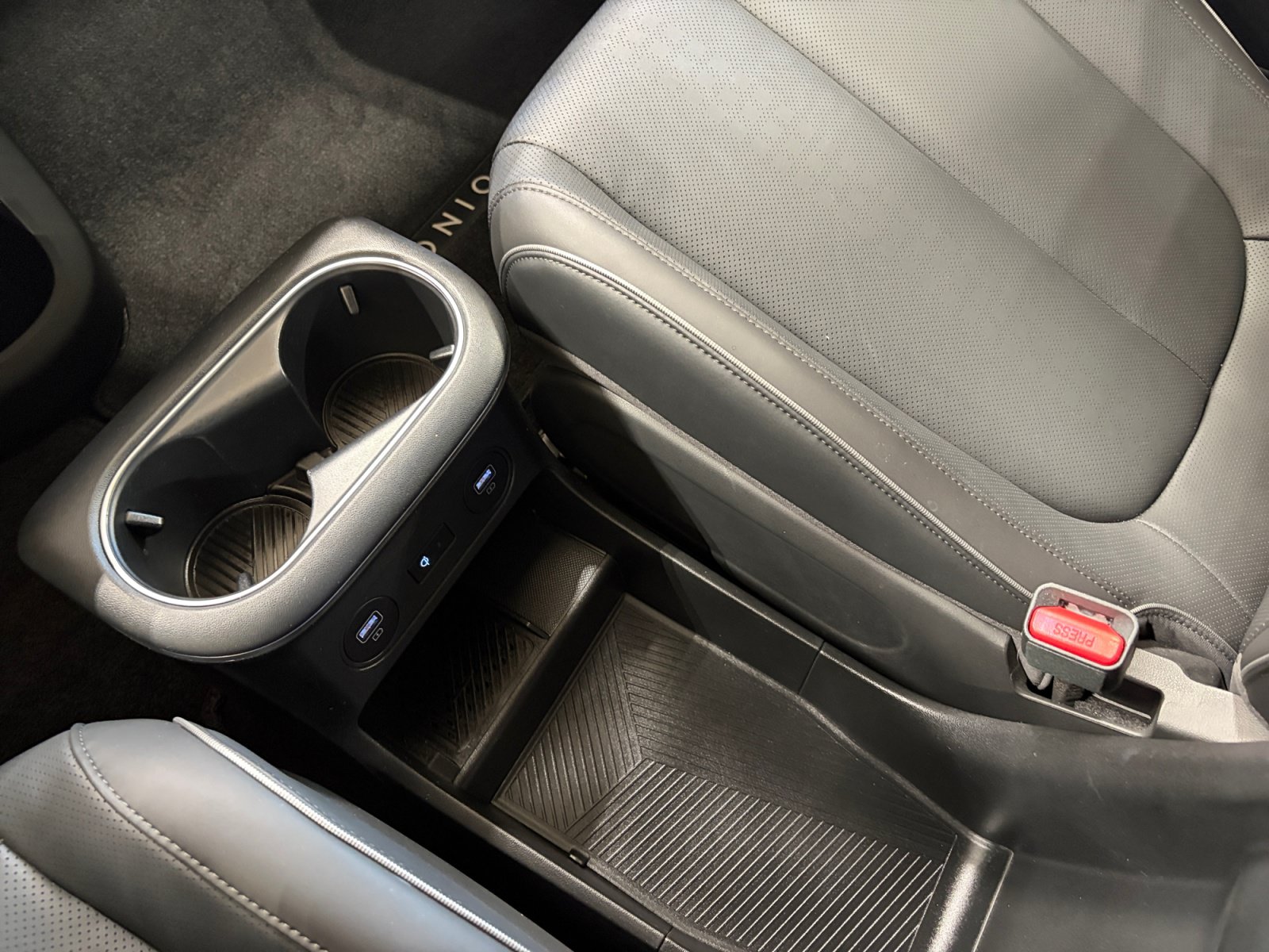 2024 Hyundai IONIQ 5 Limited - Photo 16