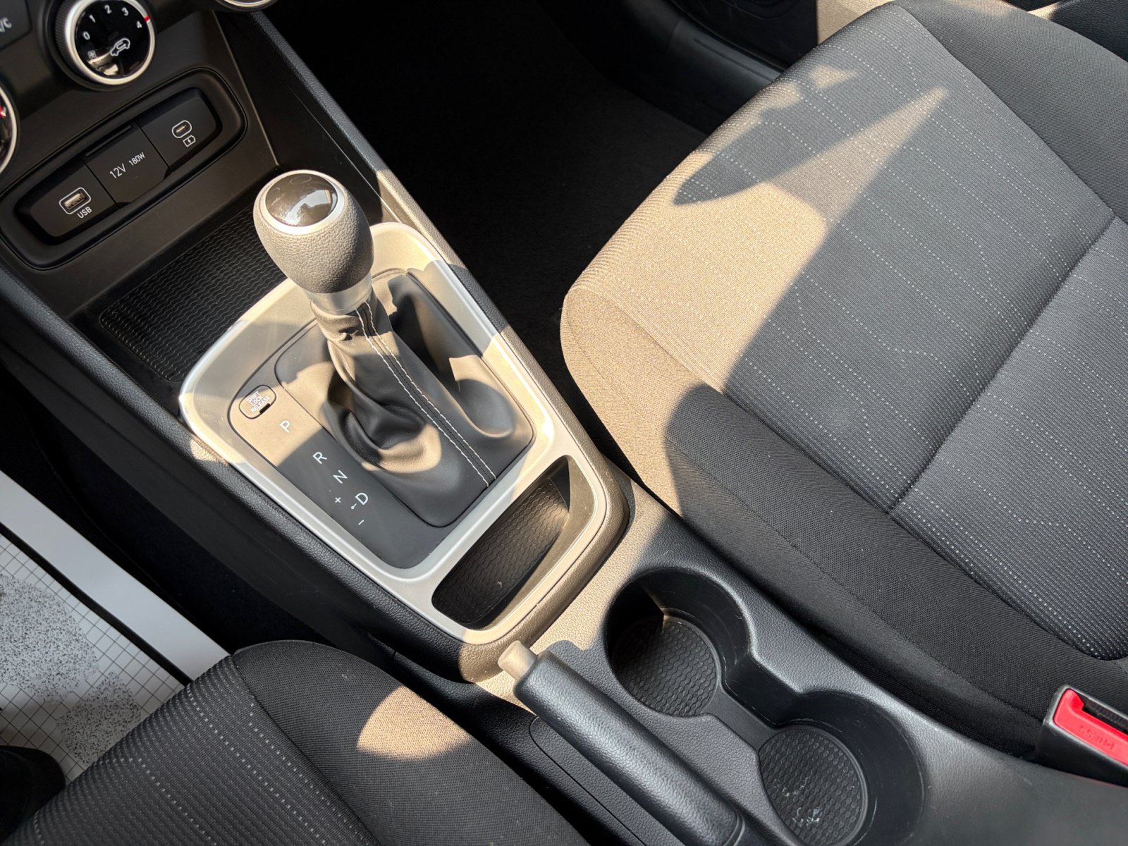 2025 Hyundai Venue SE - Photo 16
