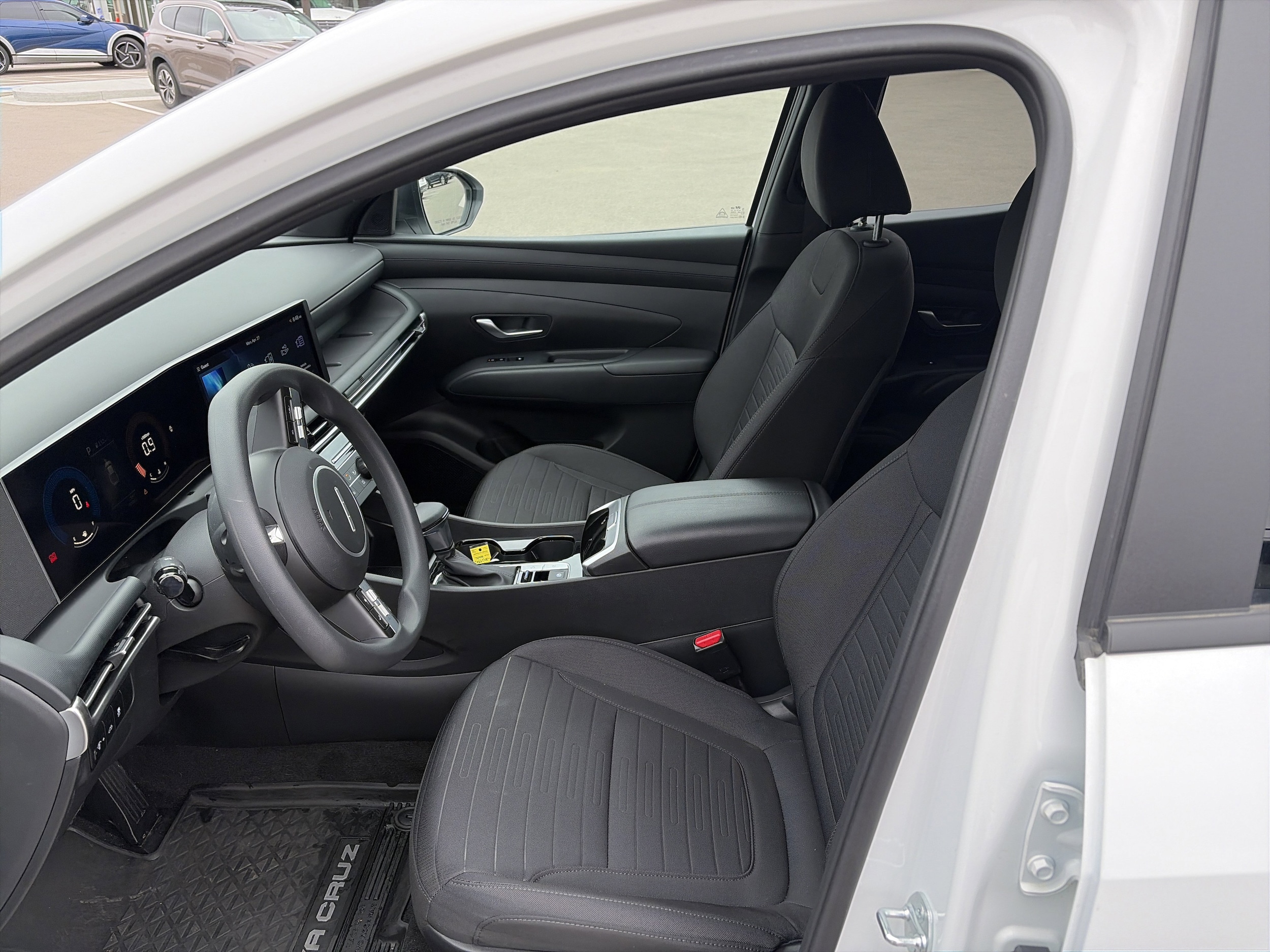 2025 Hyundai Santa Cruz SE - Photo 12