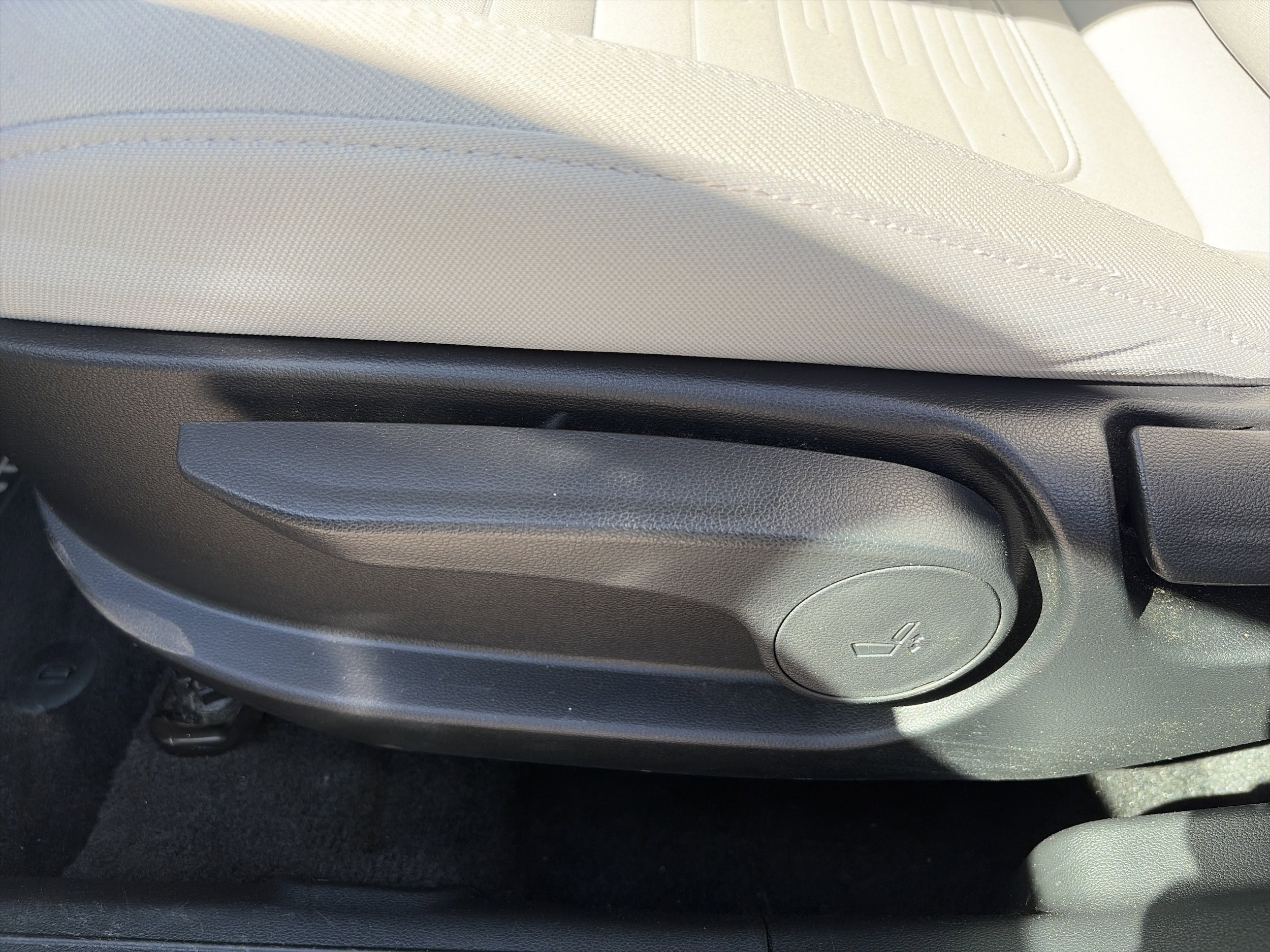 2025 Hyundai Santa Cruz SE - Photo 25