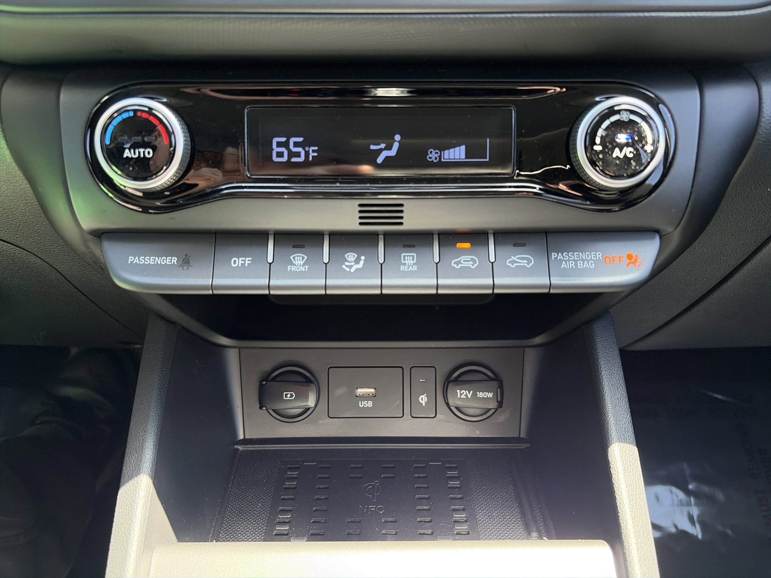 2023 Hyundai Kona SEL - Photo 18