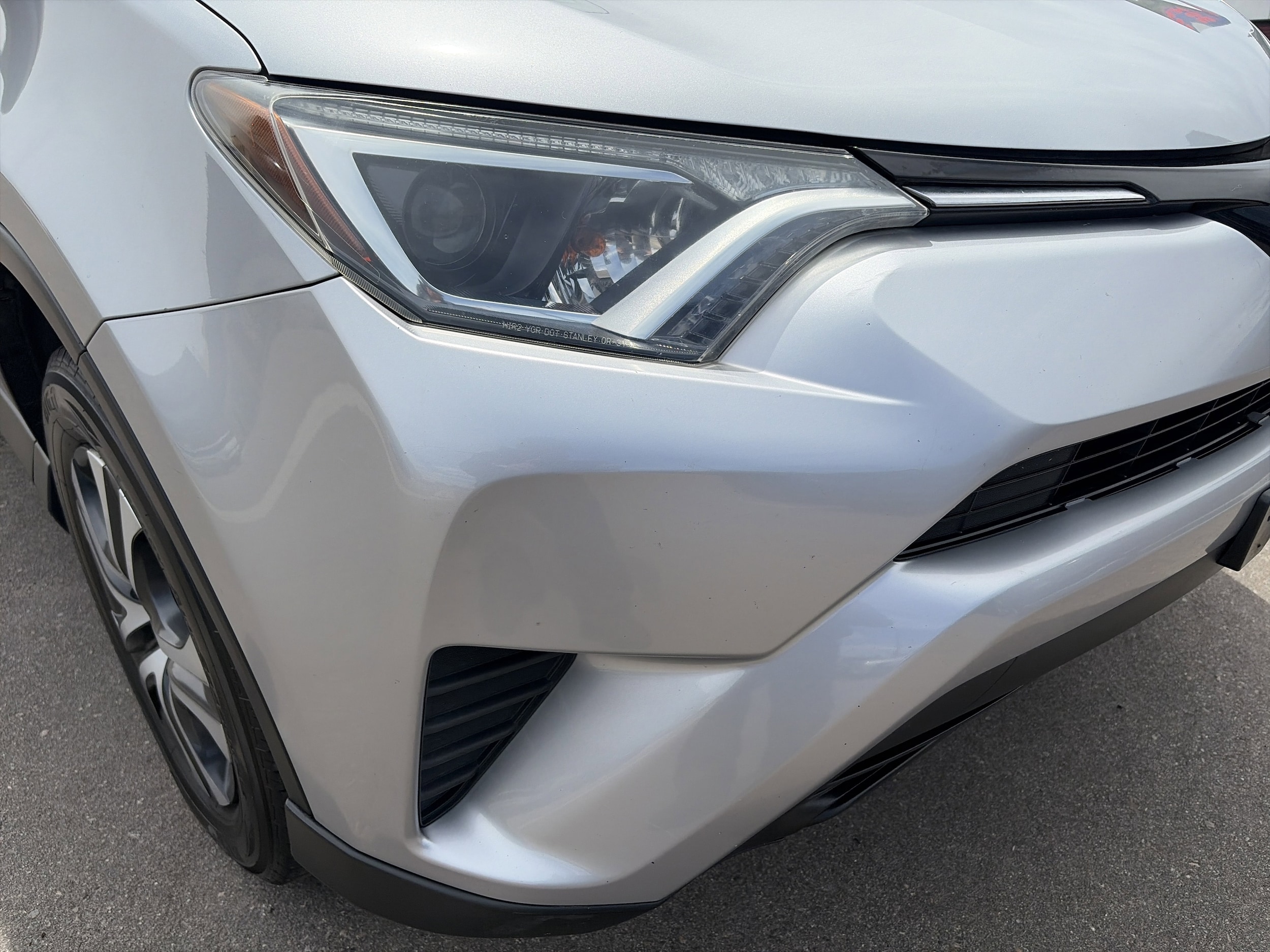 2017 Toyota RAV4 LE - Photo 23