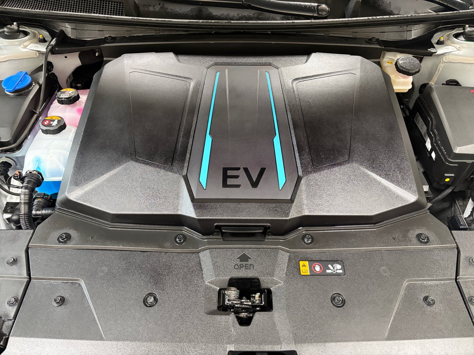 2024 Hyundai IONIQ 5 Limited - Photo 22