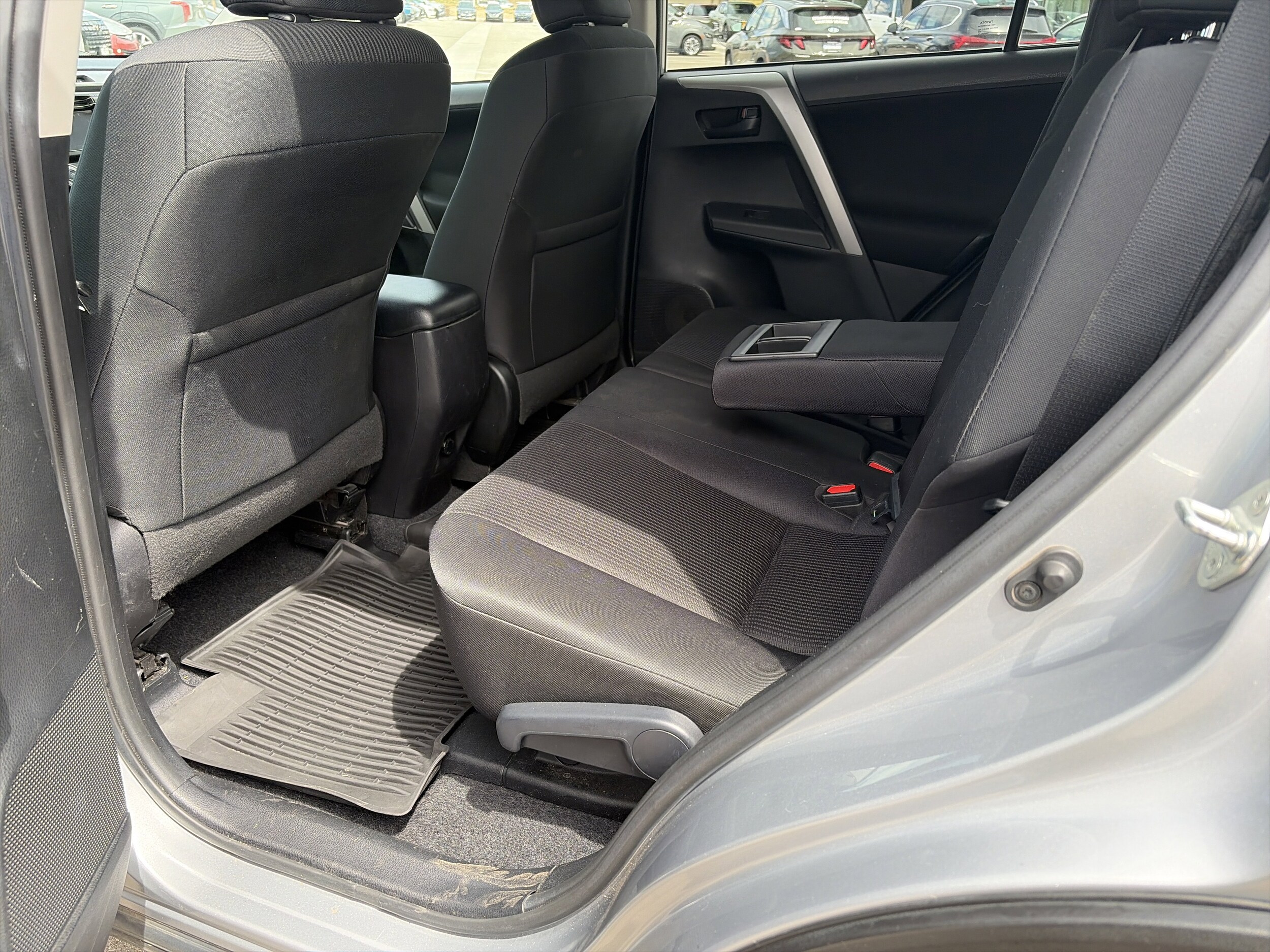 2017 Toyota RAV4 LE - Photo 22