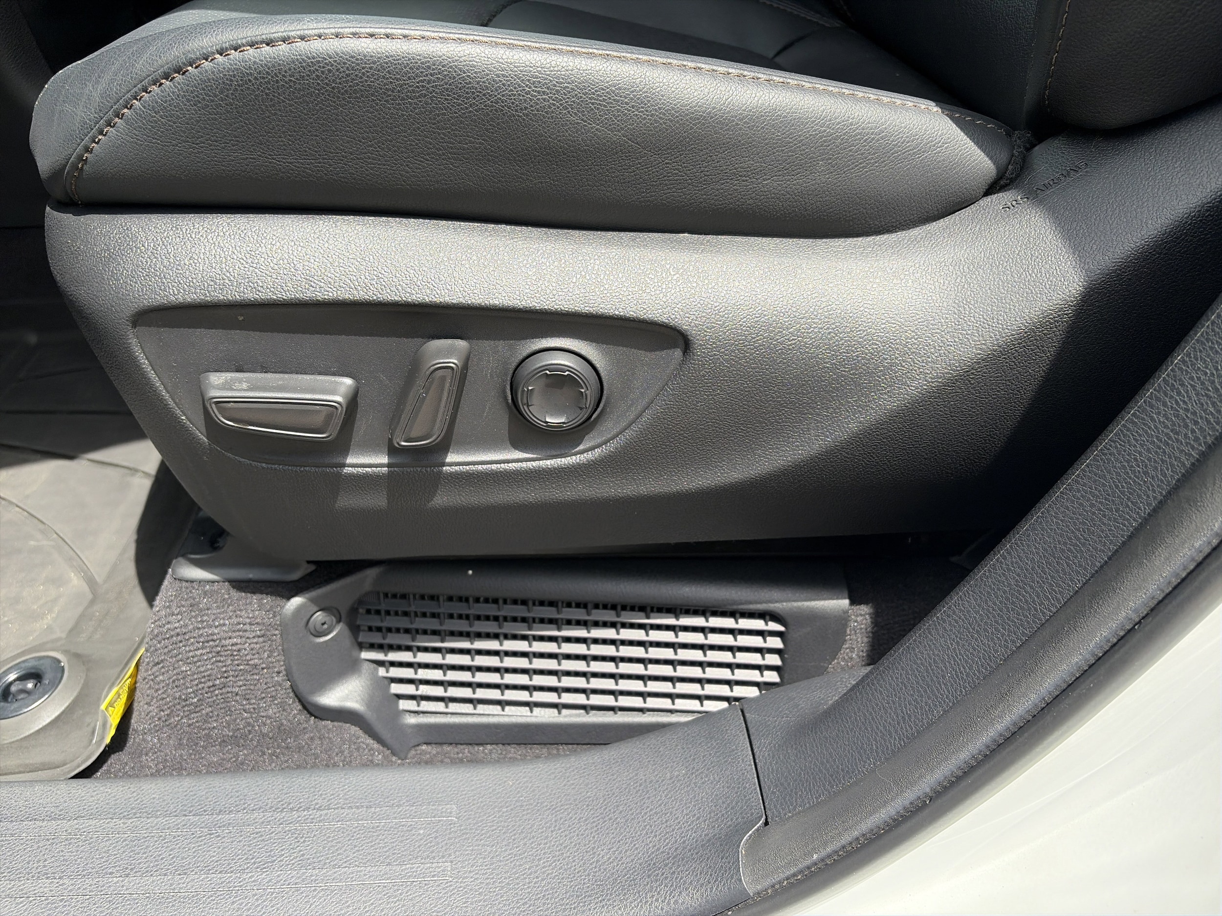 2025 Toyota Sienna Platinum - Photo 12