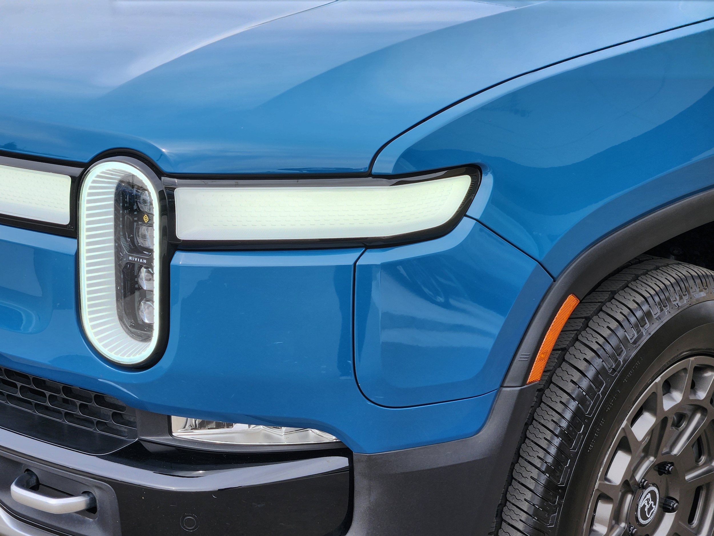 2024 Rivian R1S Adventure - Photo 8