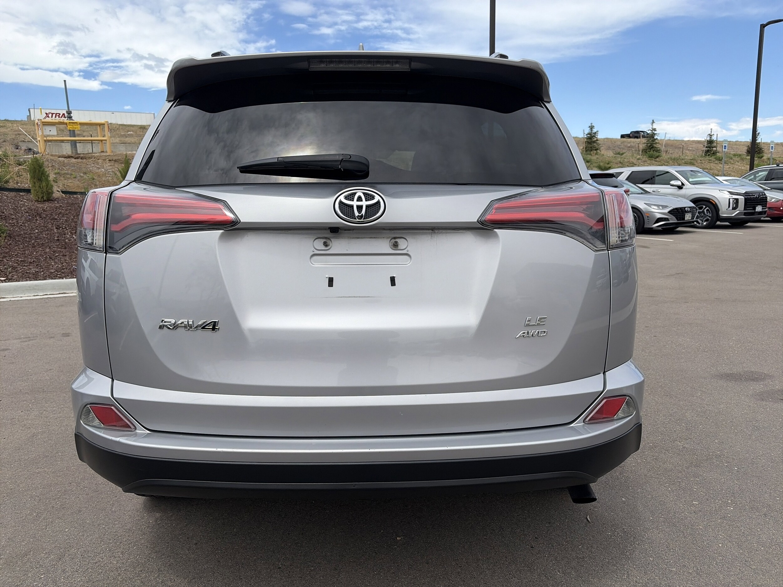 2017 Toyota RAV4 LE - Photo 6