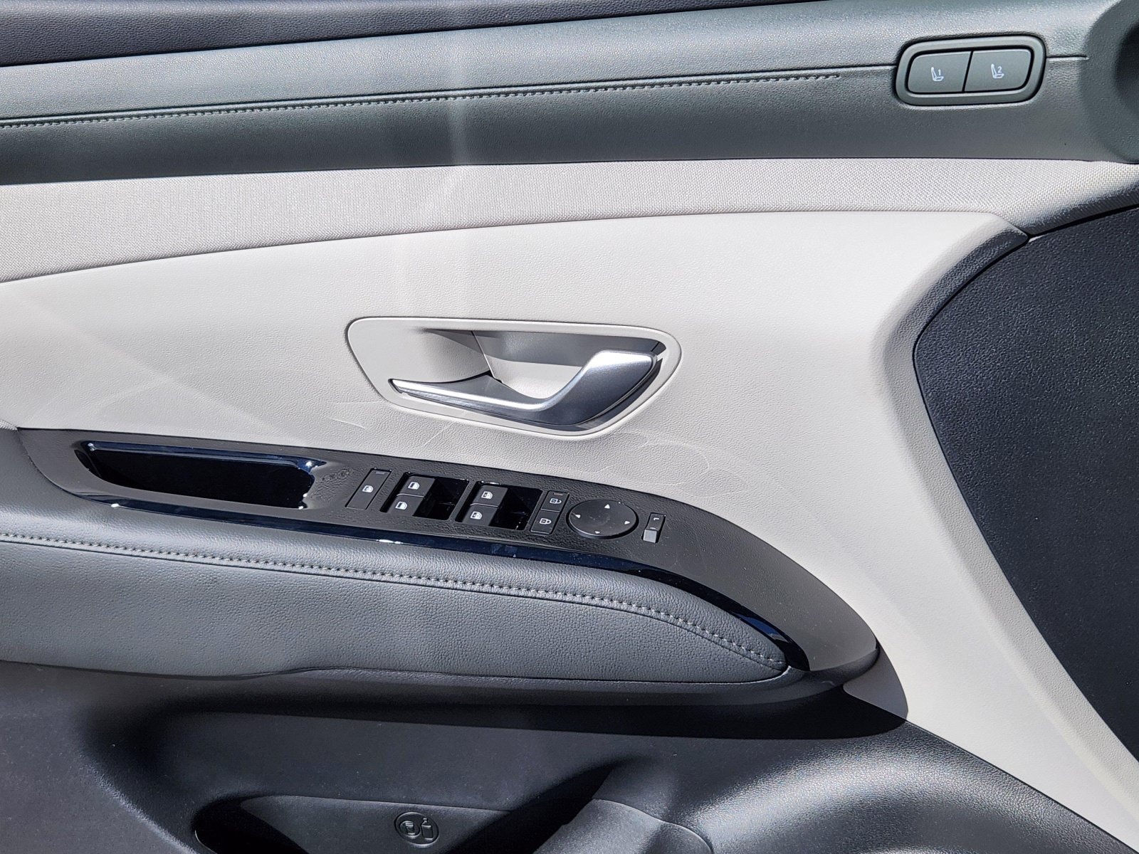 2026 Hyundai Tucson Limited - Photo 8