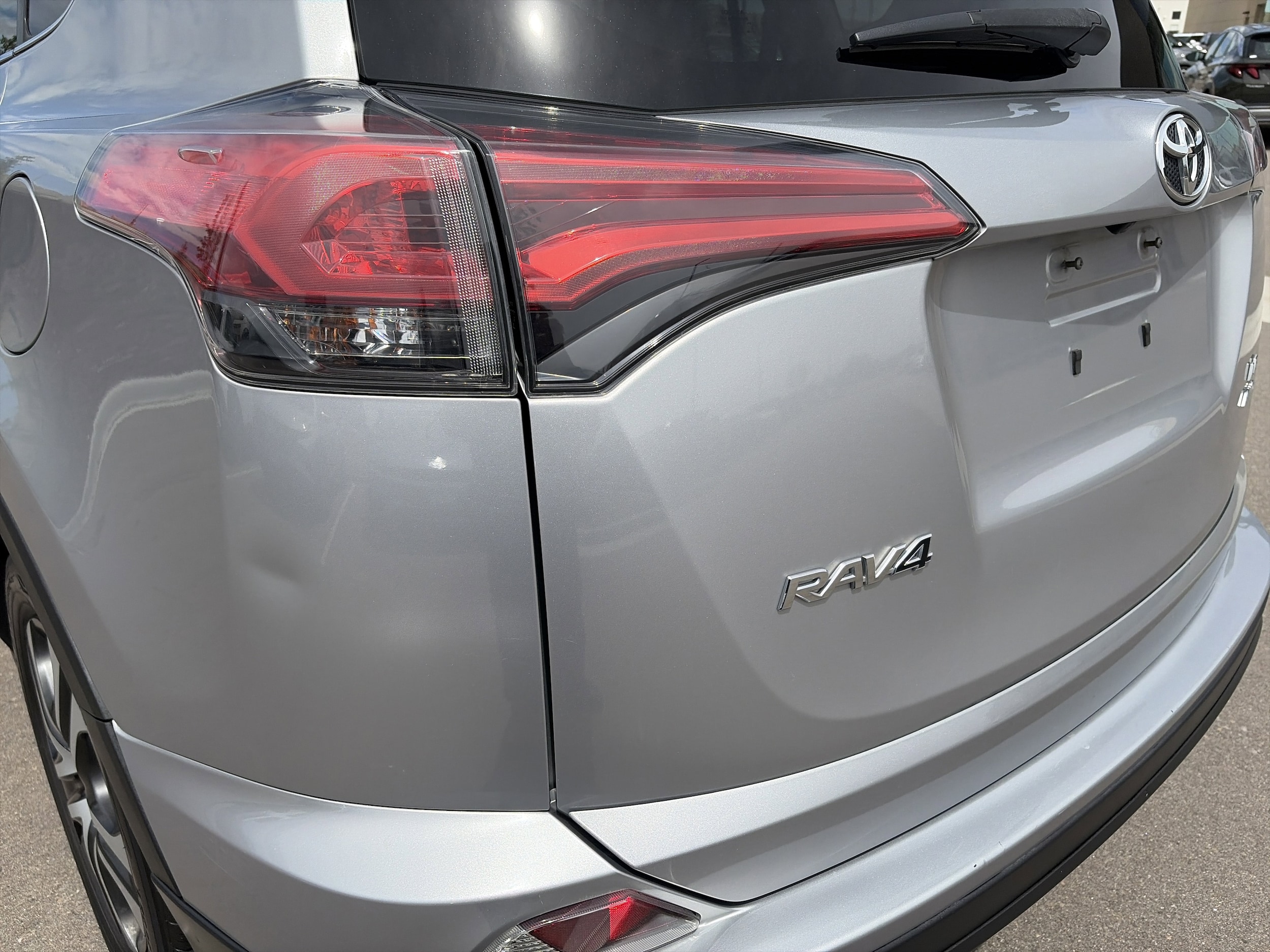 2017 Toyota RAV4 LE - Photo 25