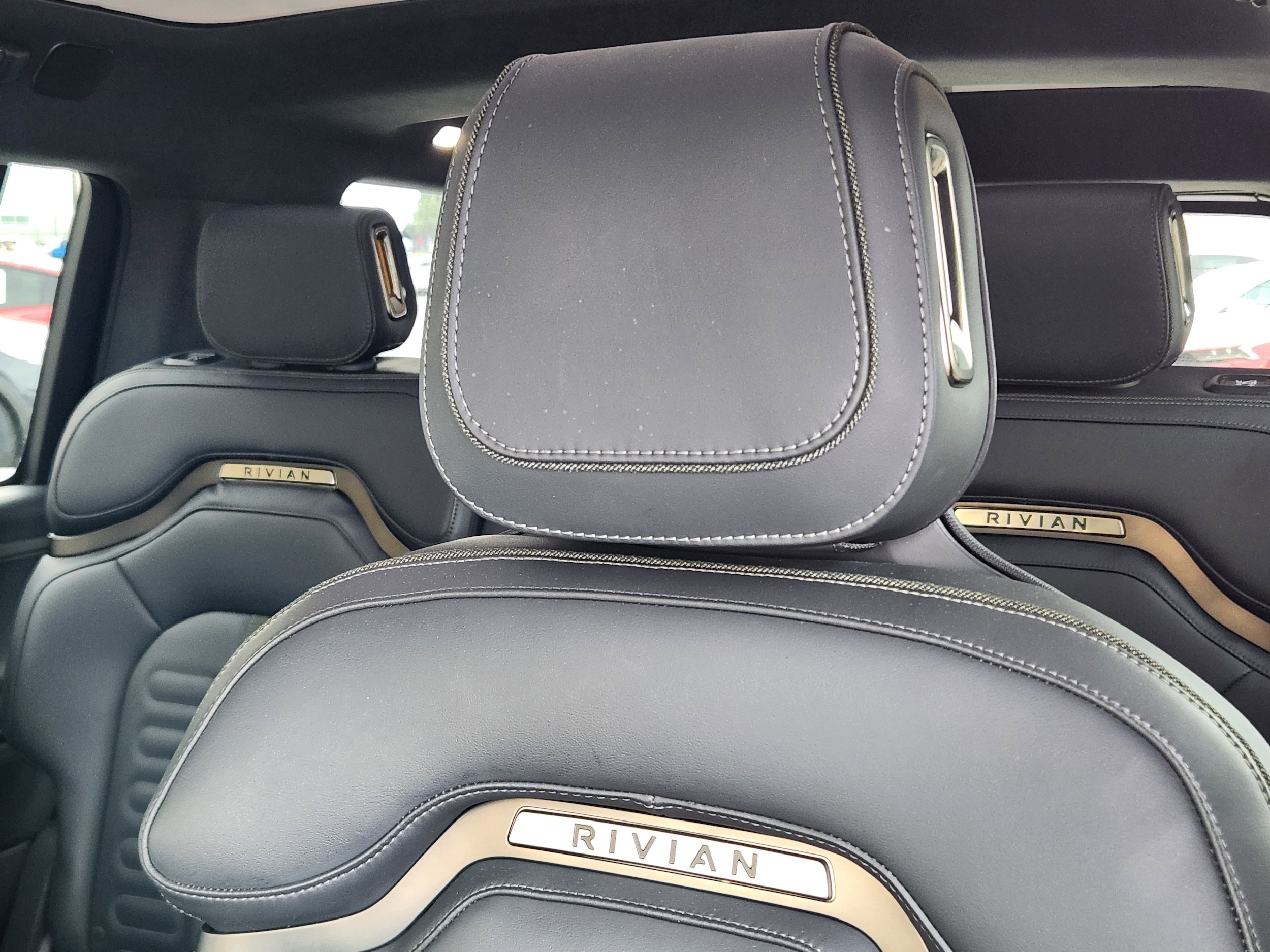 2024 Rivian R1S Adventure - Photo 33