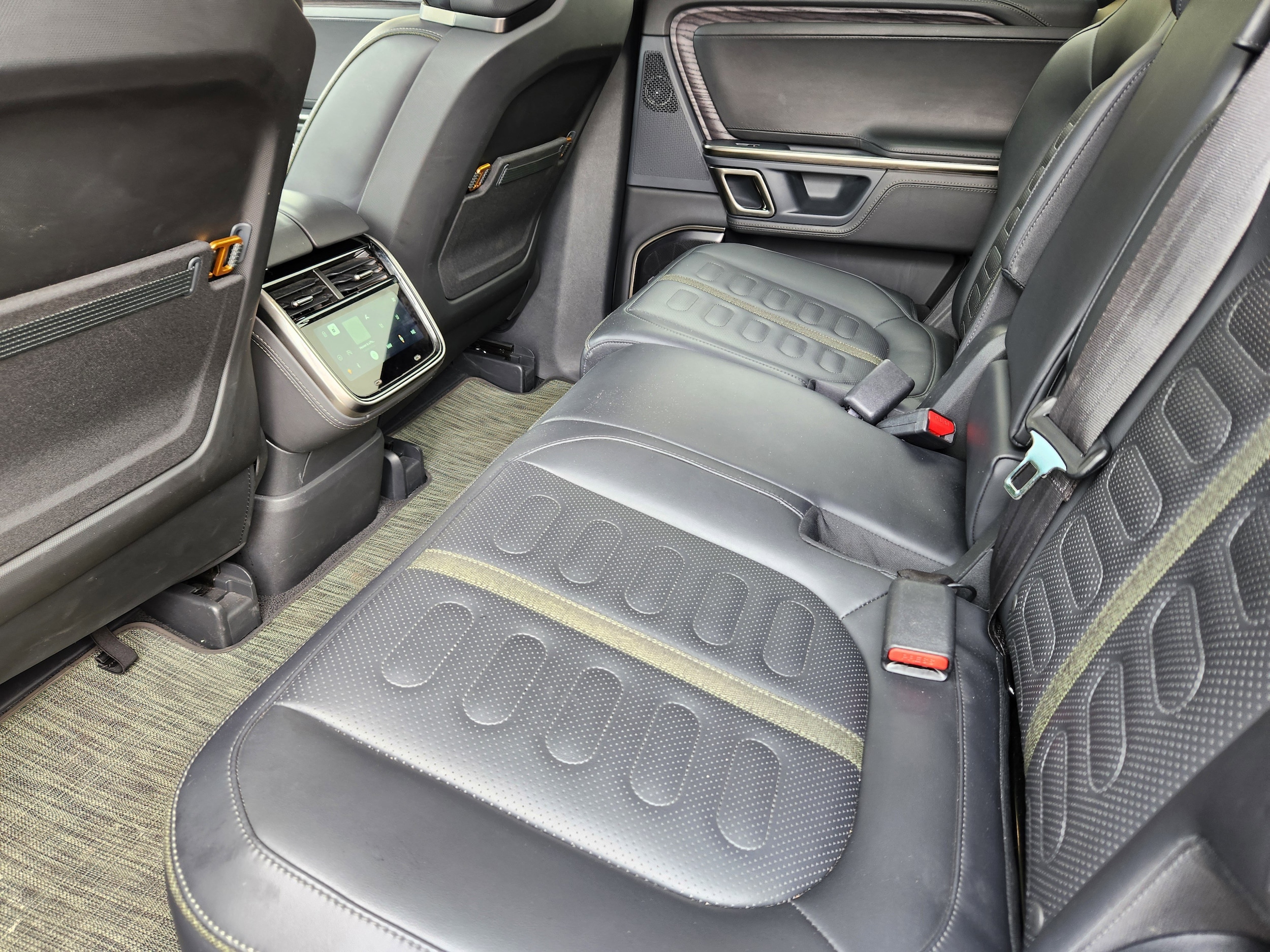 2024 Rivian R1S Adventure - Photo 13