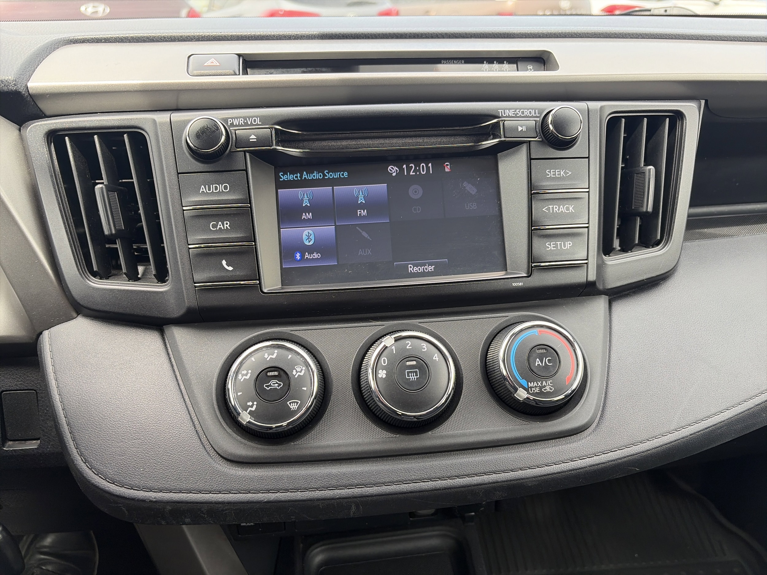 2017 Toyota RAV4 LE - Photo 13