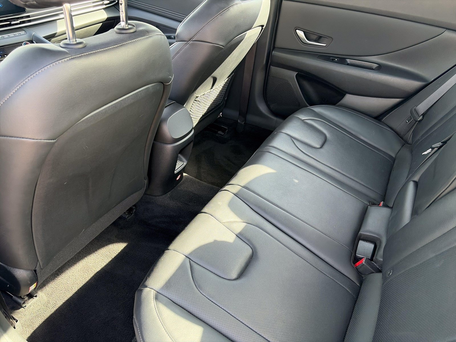 2025 Hyundai Elantra Limited - Photo 29