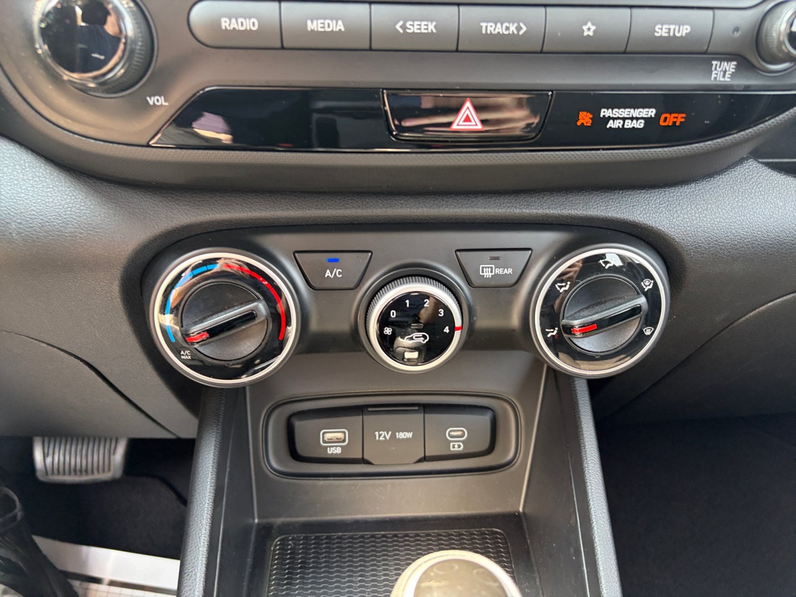 2025 Hyundai Venue SE - Photo 30