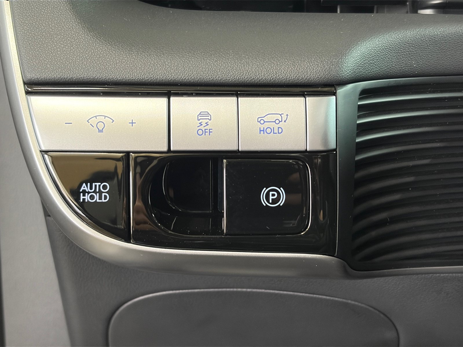 2024 Hyundai IONIQ 5 Limited - Photo 13