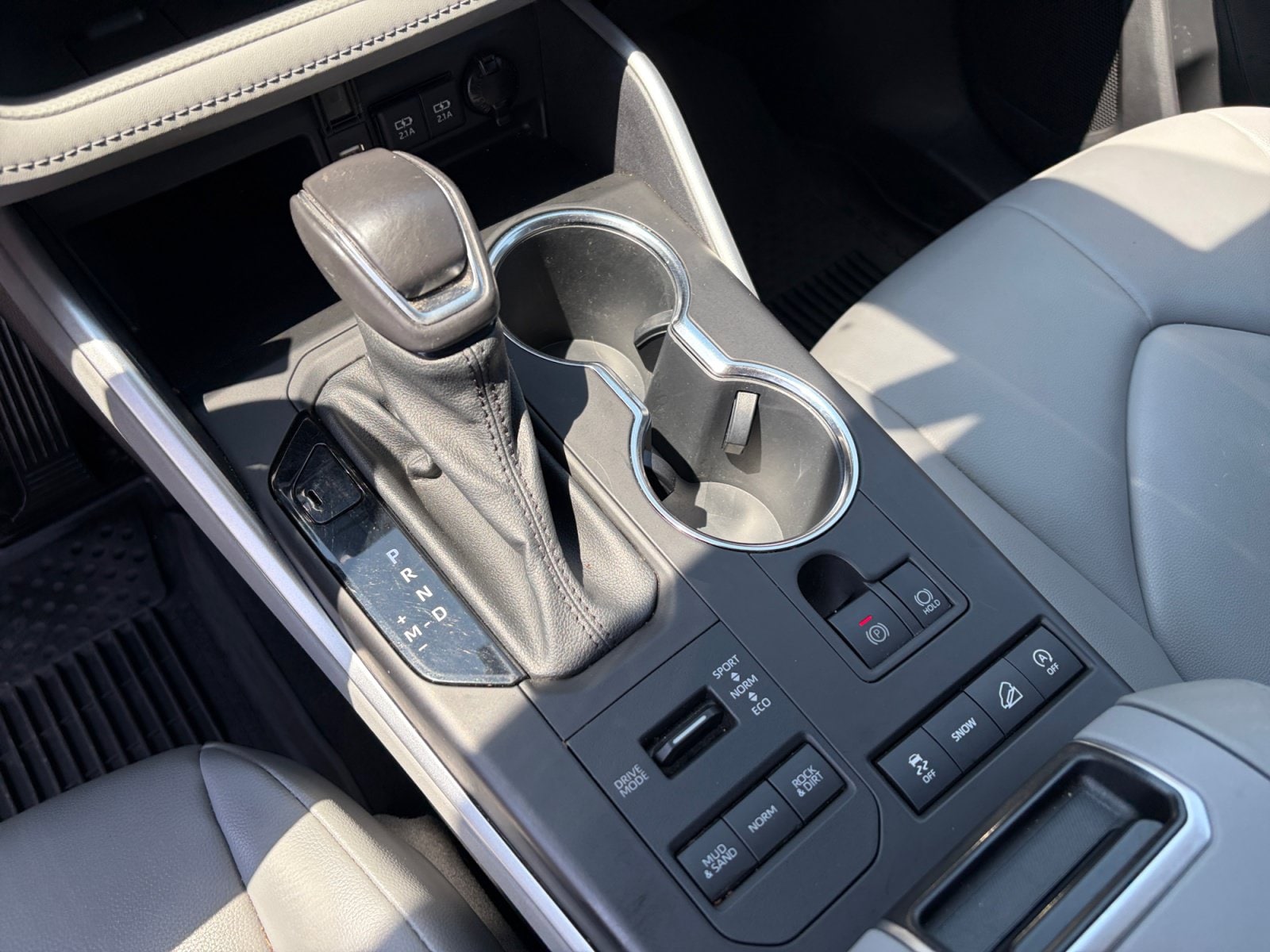 2021 Toyota Highlander XLE - Photo 16
