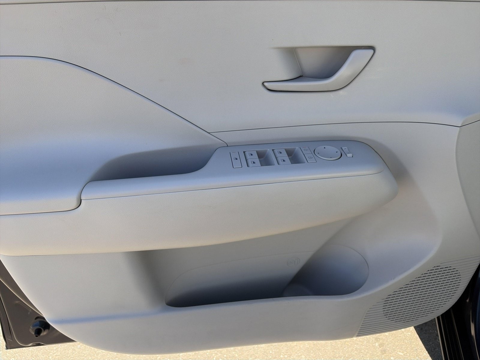 2025 Hyundai Kona SEL - Photo 12