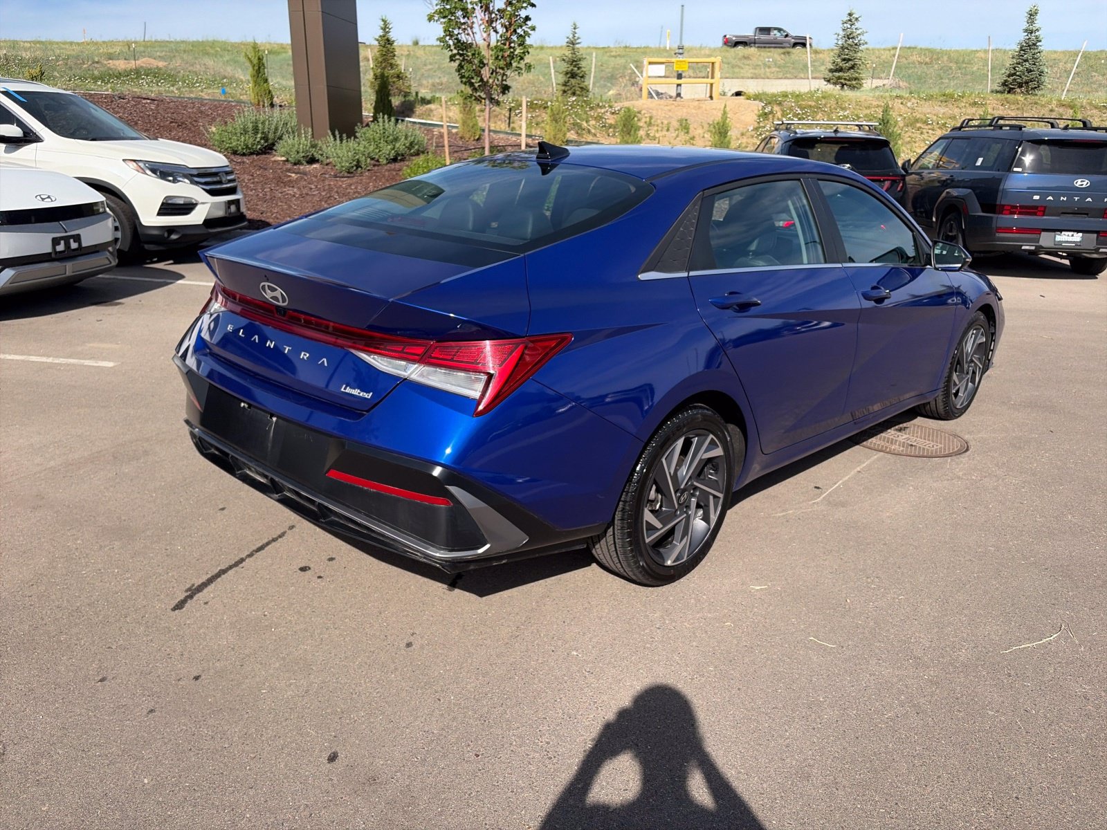 2025 Hyundai Elantra Limited - Photo 10