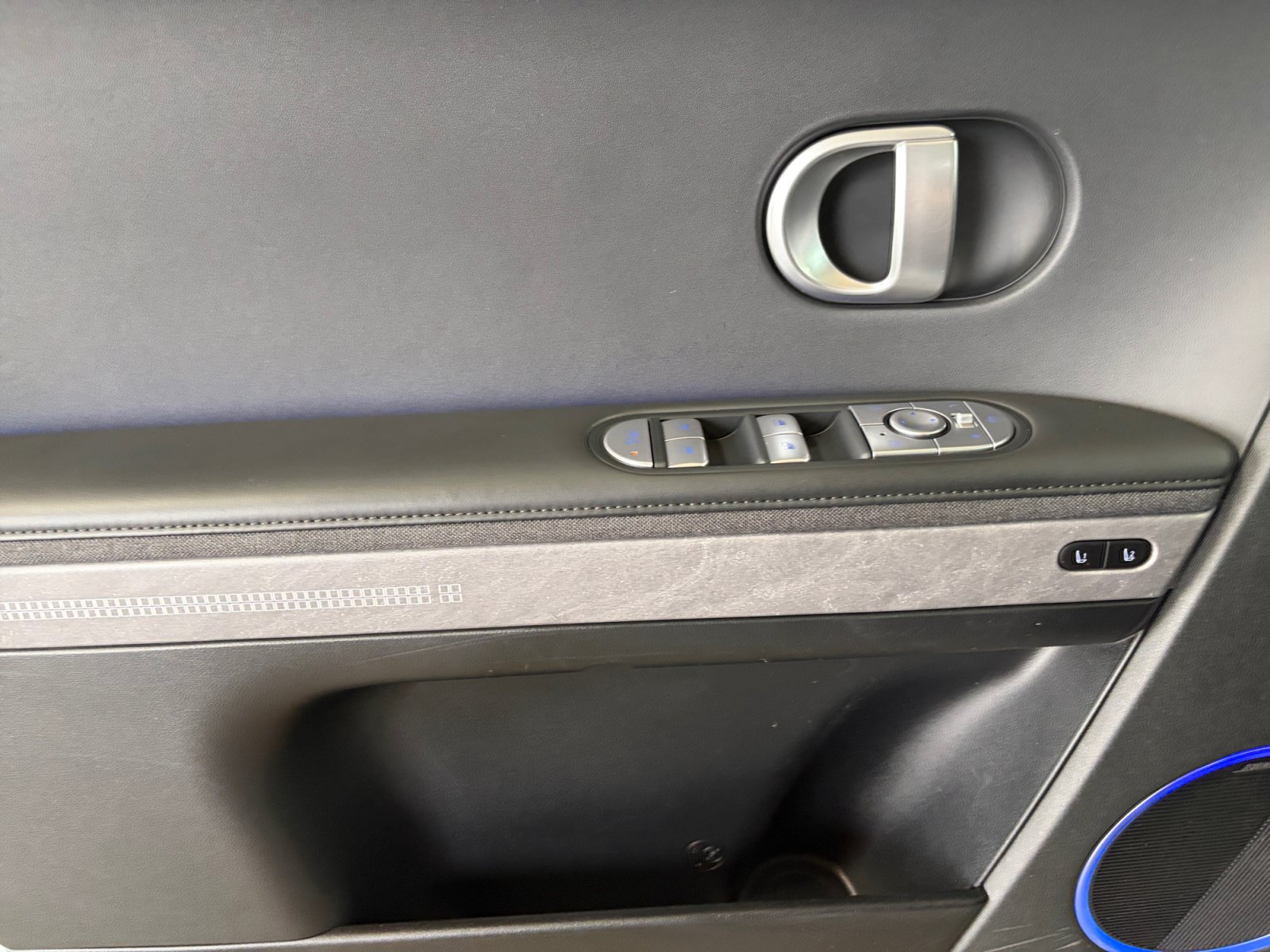 2024 Hyundai IONIQ 5 Limited - Photo 14