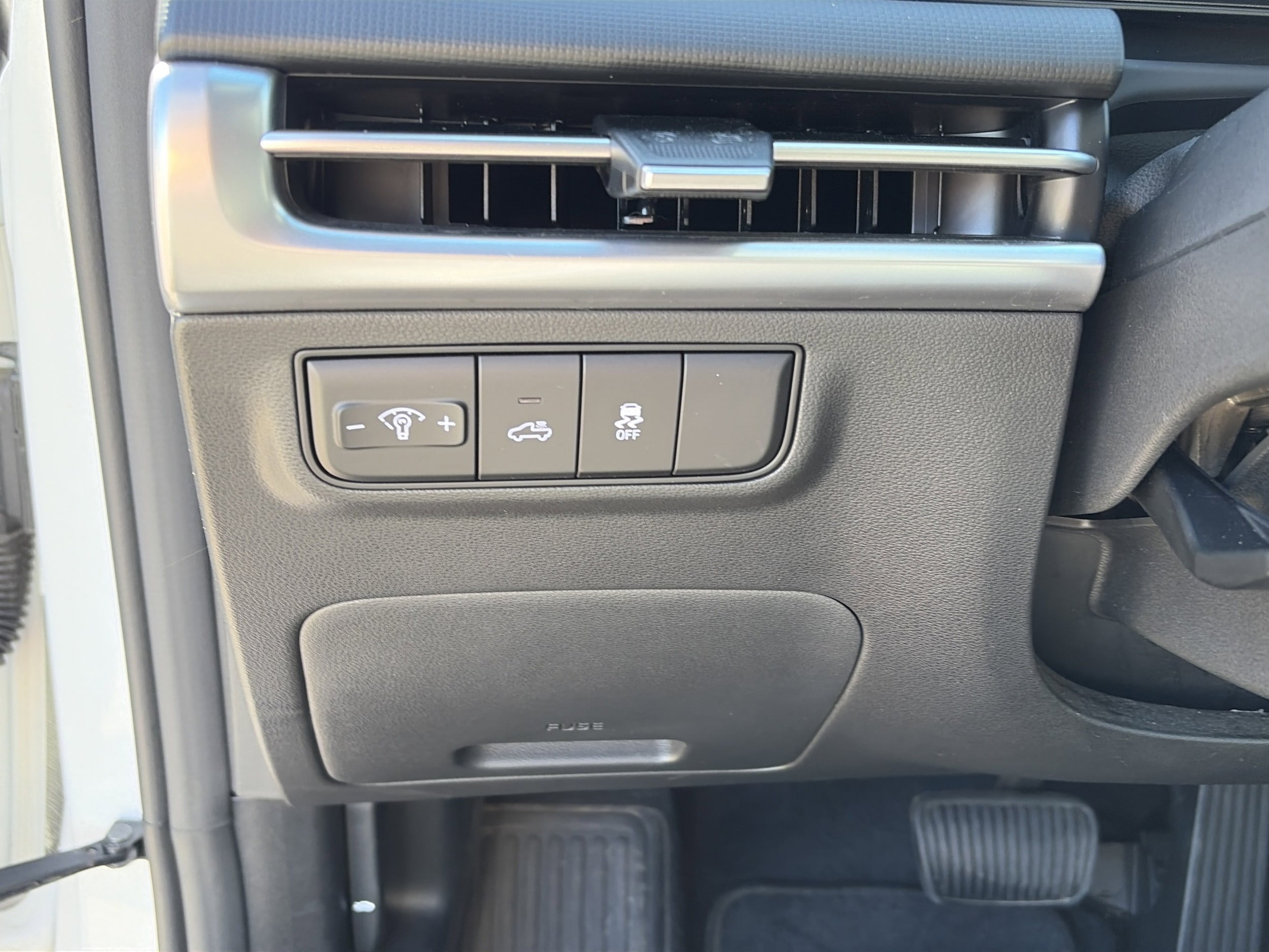 2025 Hyundai Santa Cruz SE - Photo 16