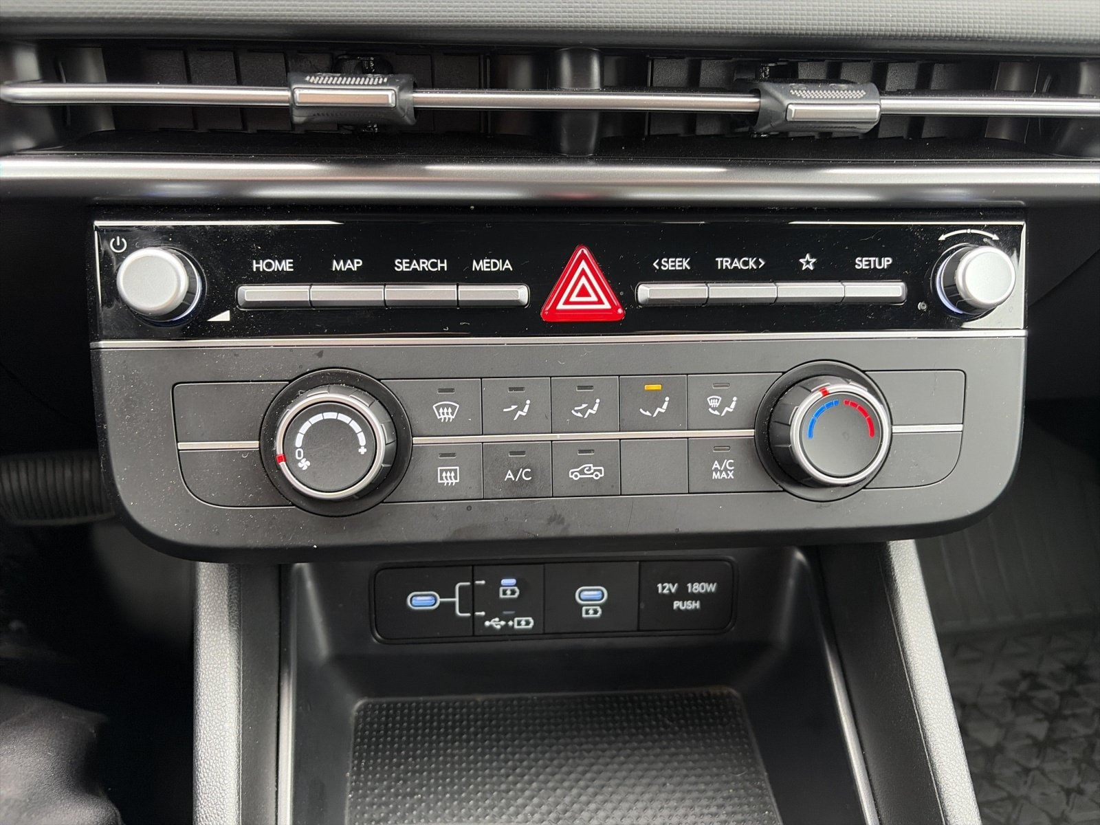 2025 Hyundai Santa Cruz SE - Photo 16