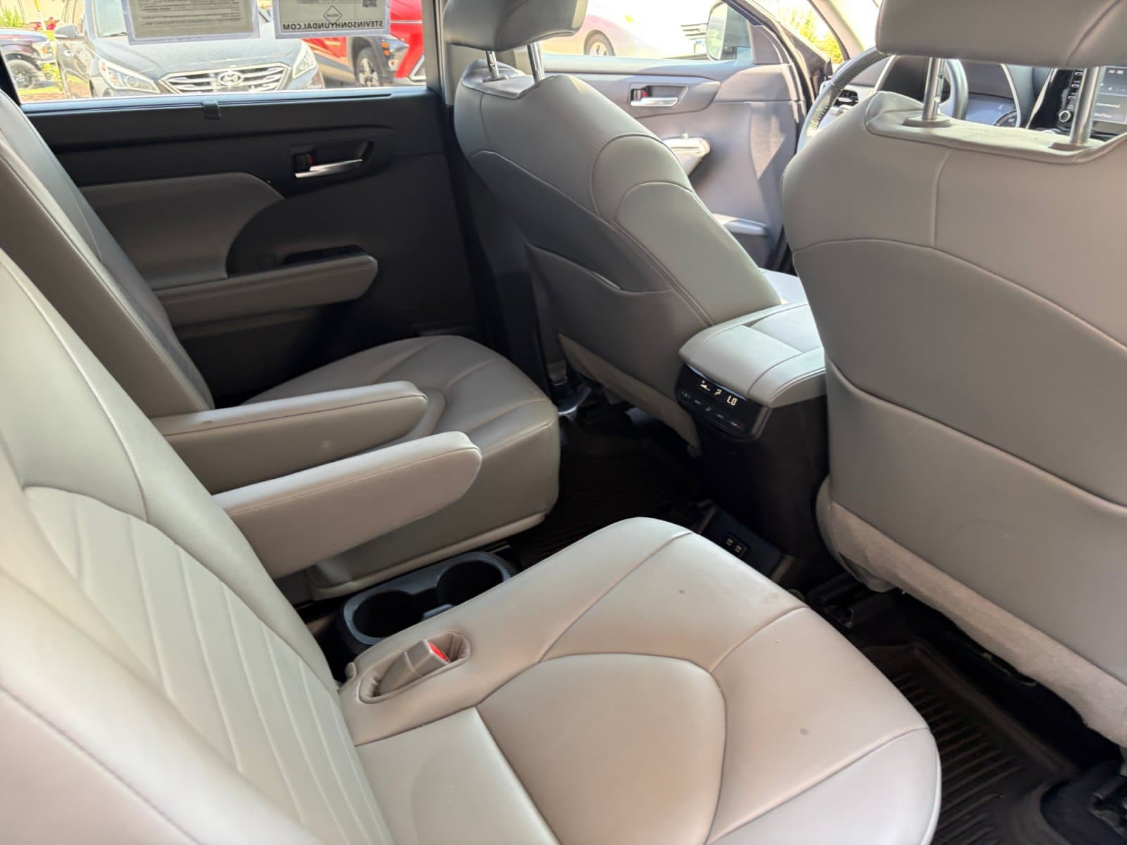 2021 Toyota Highlander XLE - Photo 19