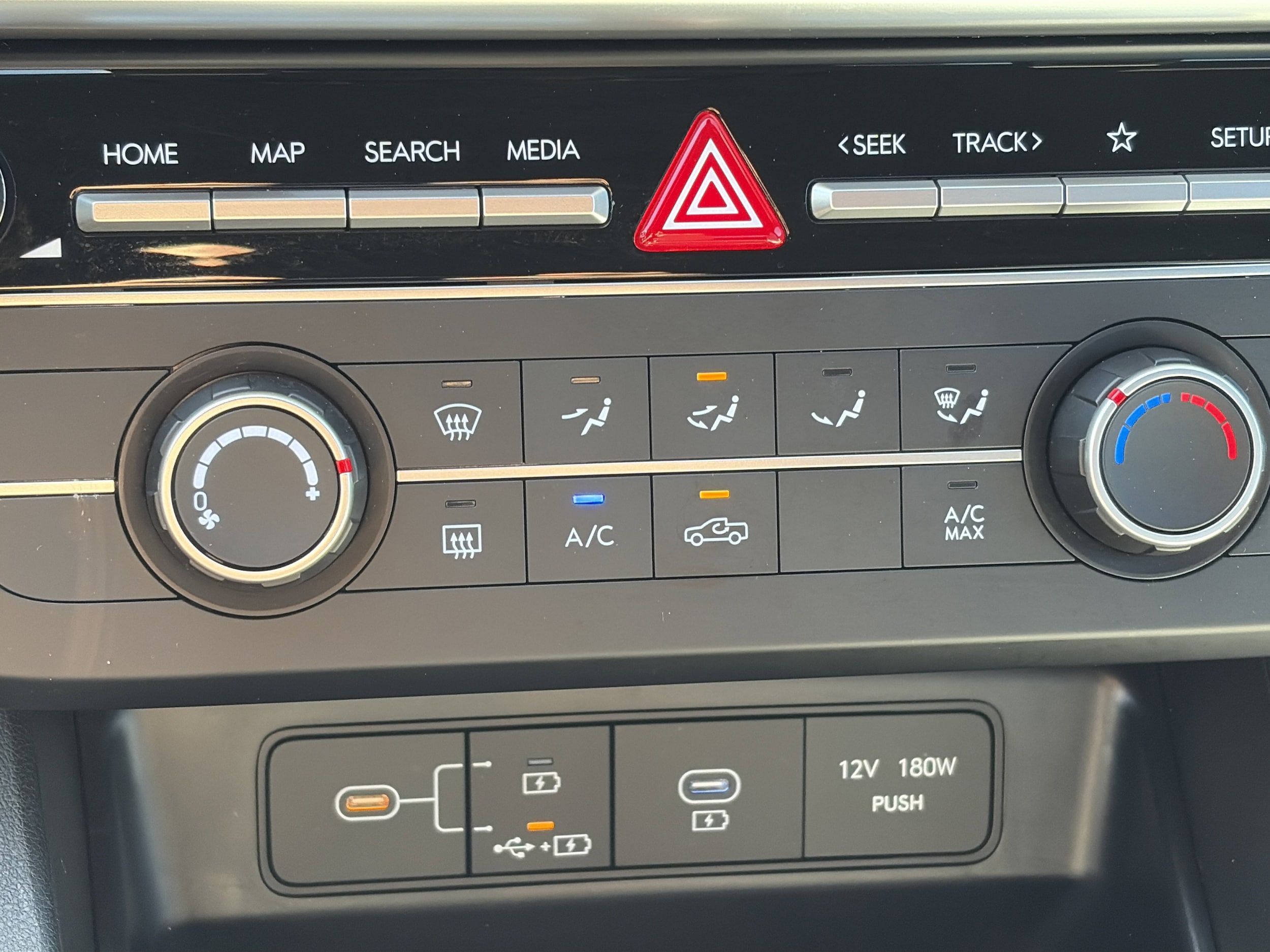 2025 Hyundai Santa Cruz SE - Photo 19