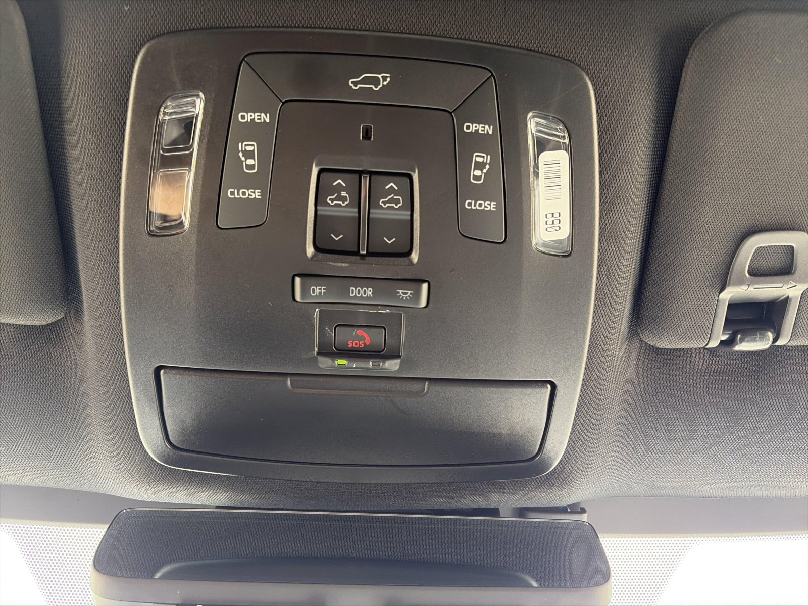 2025 Toyota Sienna Platinum - Photo 15