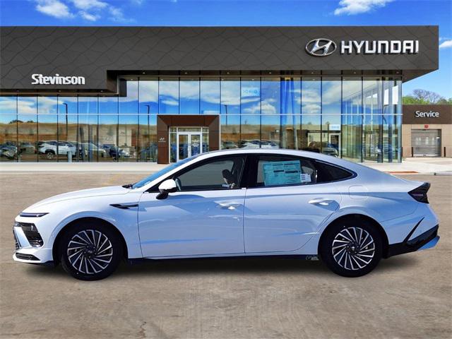 2025 Hyundai Sonata Hybrid Limited photo 2