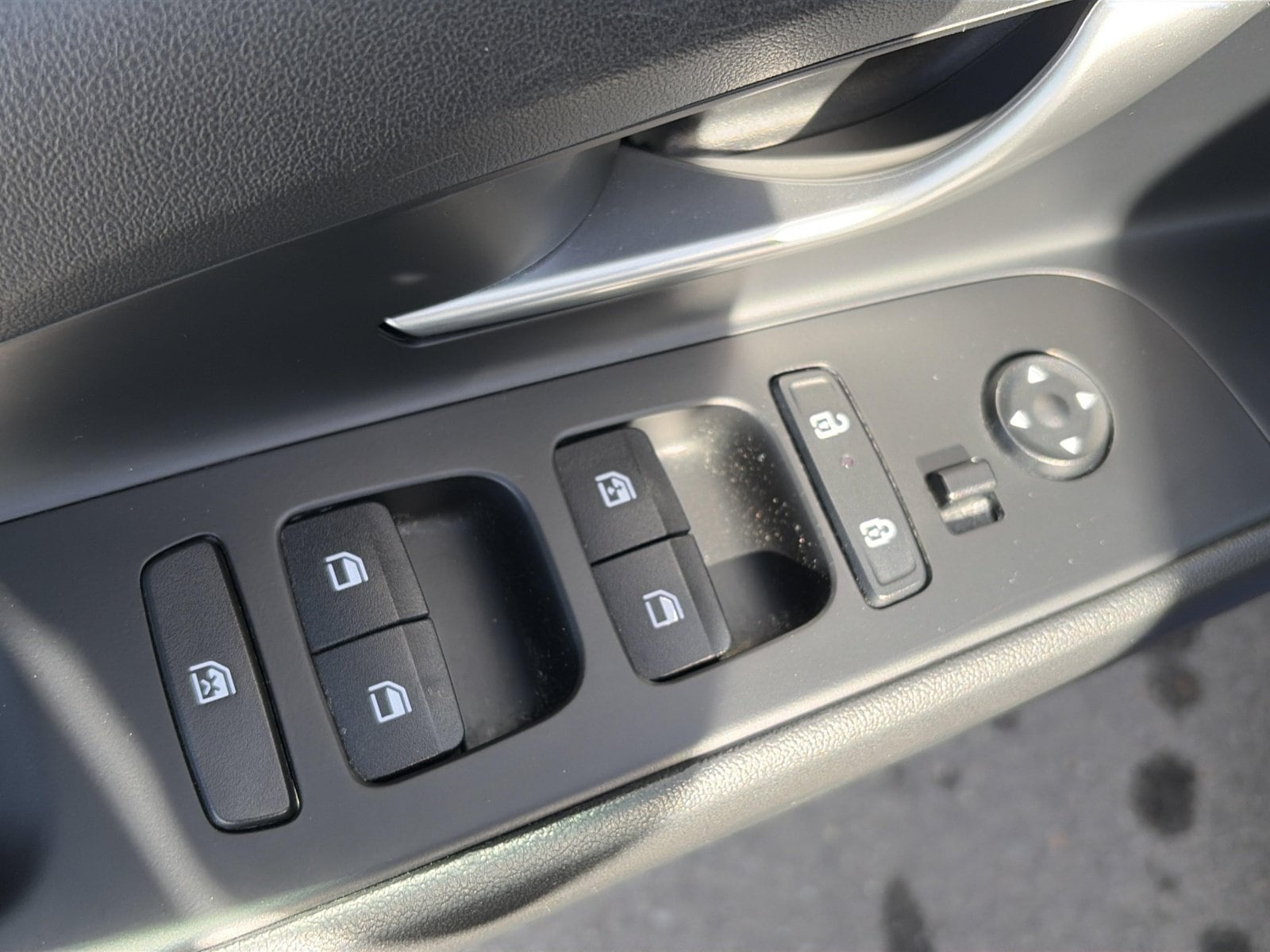 2025 Hyundai Elantra Limited - Photo 15