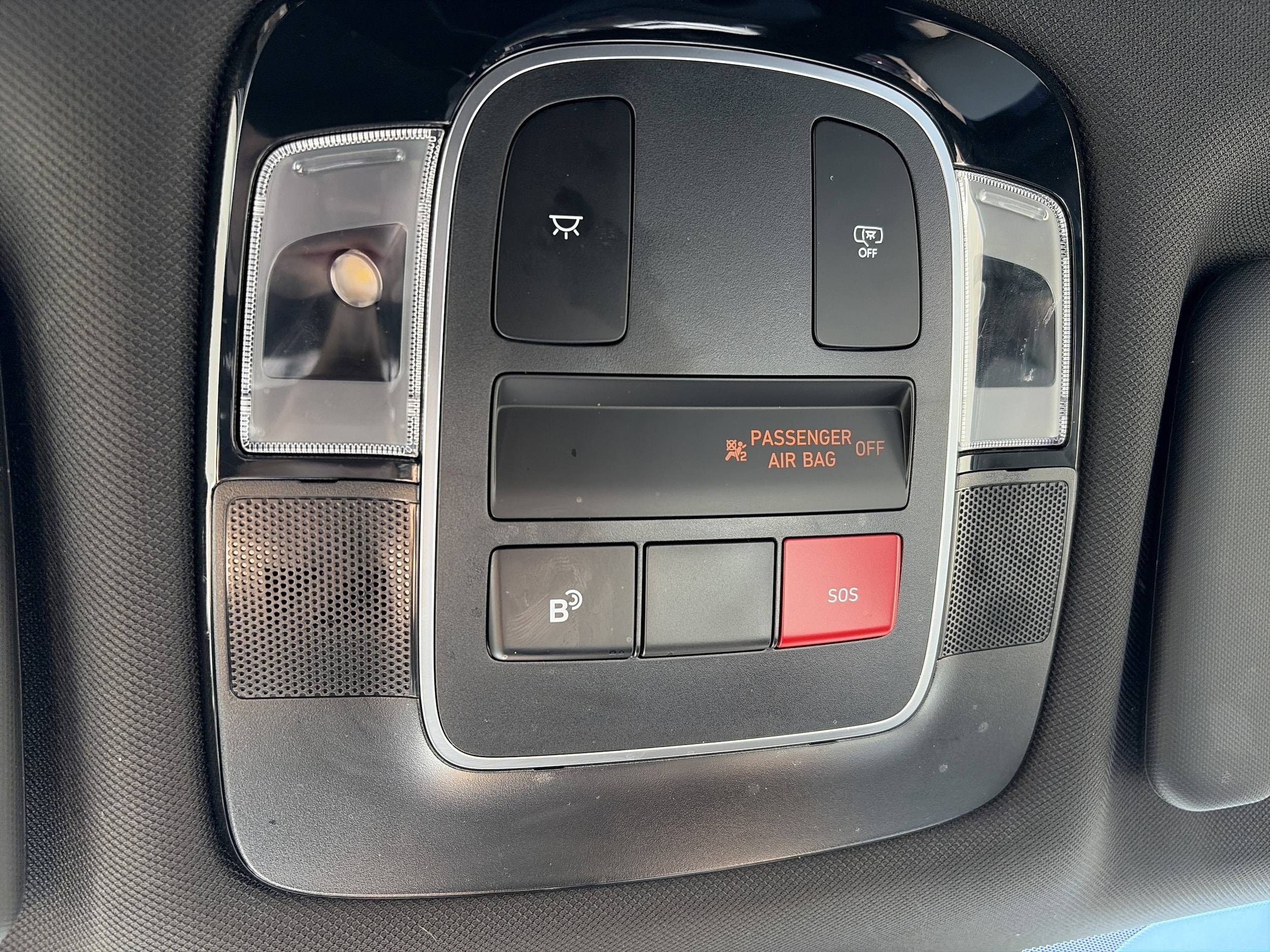 2025 Hyundai Santa Cruz SE - Photo 23