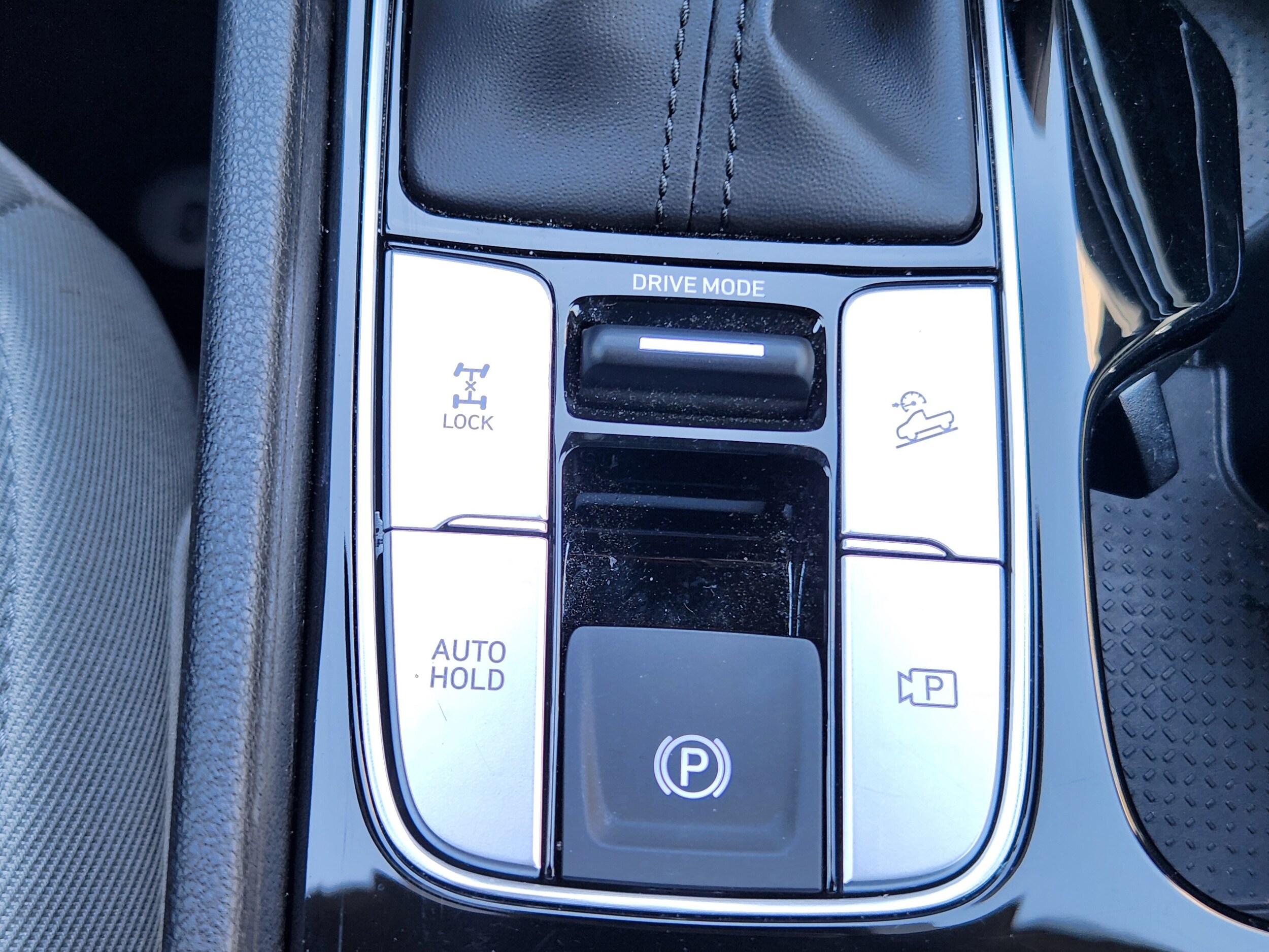 2025 Hyundai Santa Cruz SE - Photo 33