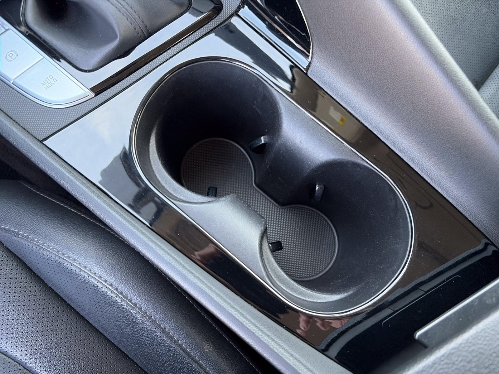 2025 Hyundai Elantra Limited - Photo 24