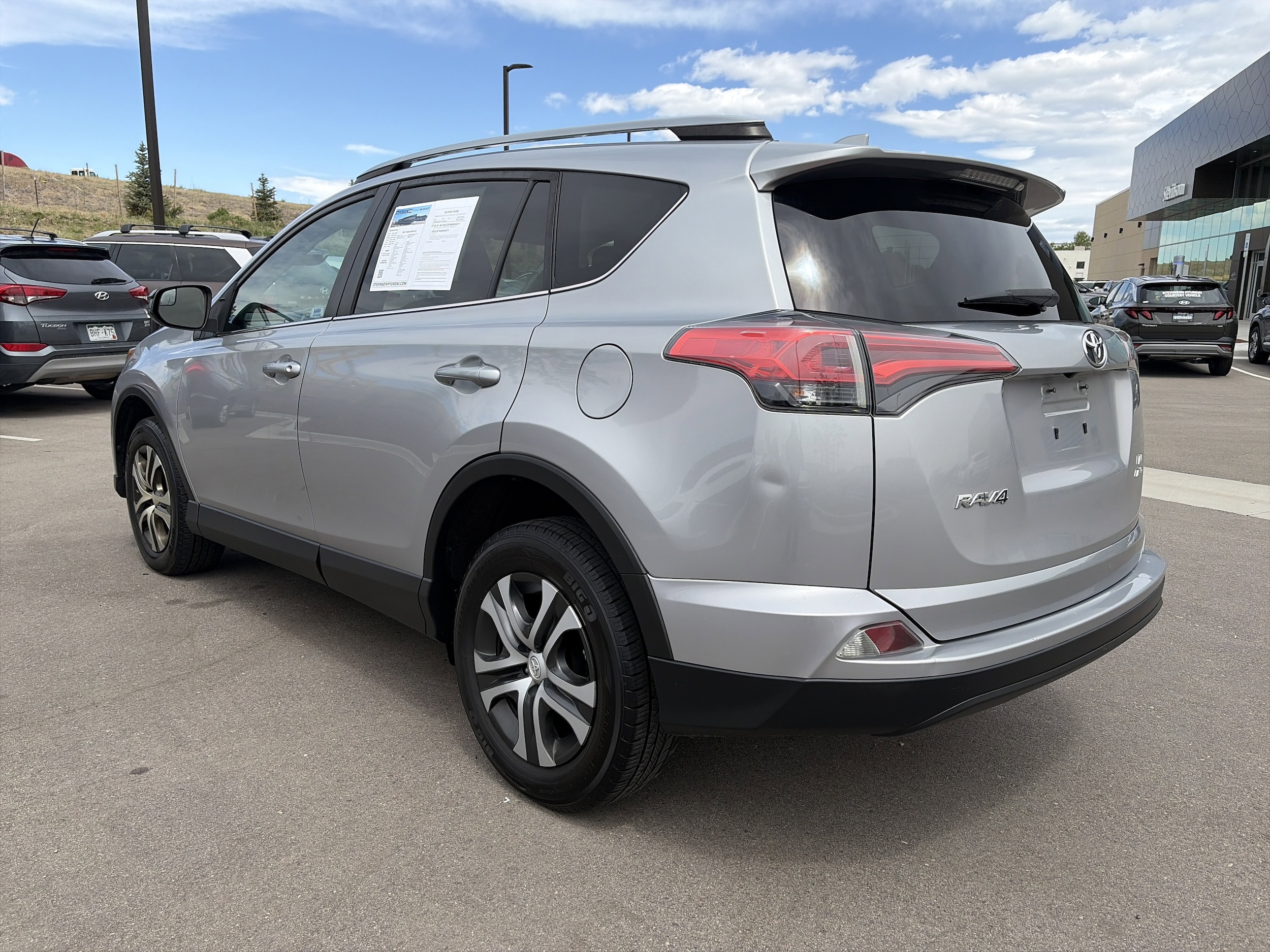 2017 Toyota RAV4 LE - Photo 7