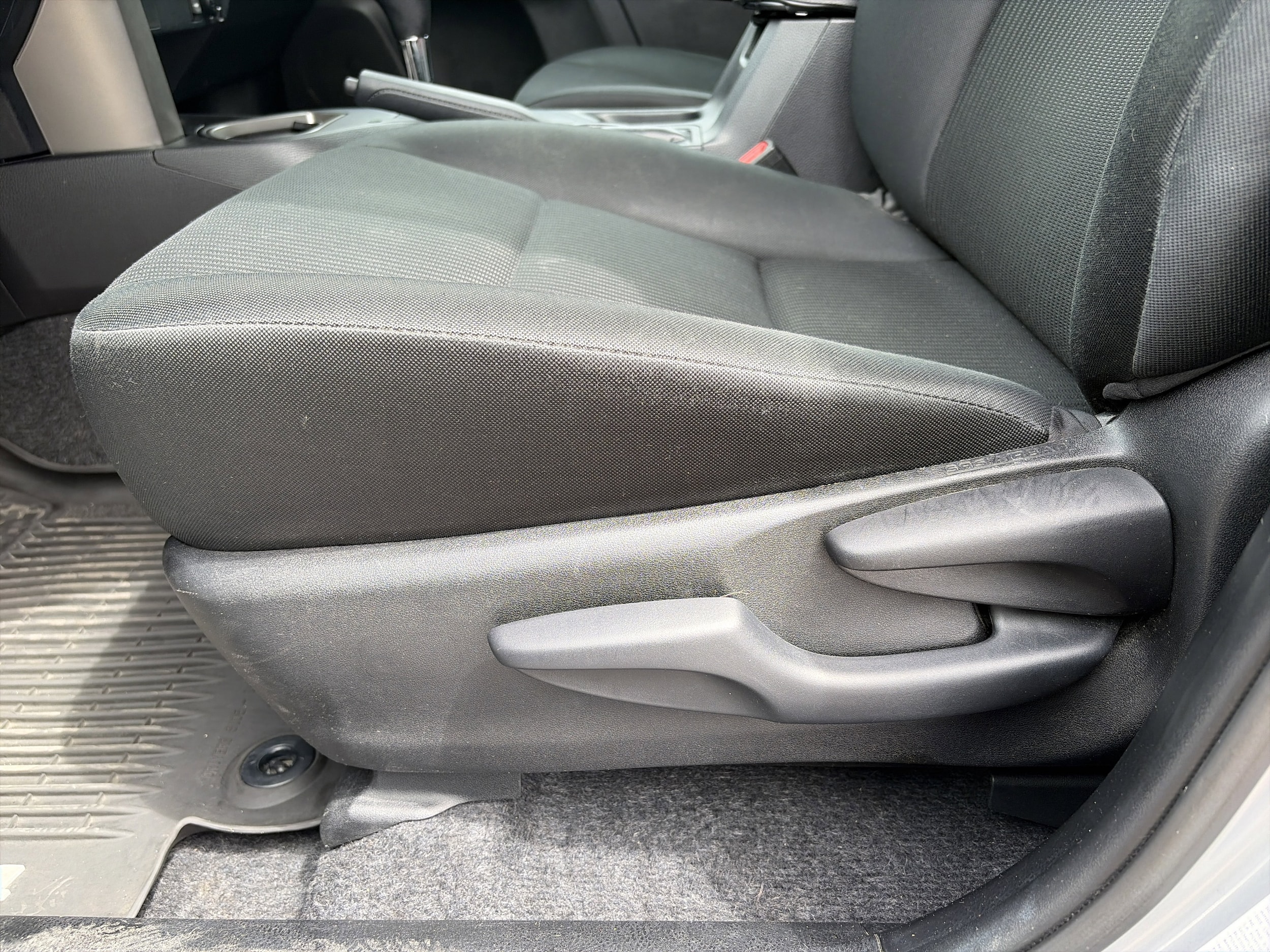 2017 Toyota RAV4 LE - Photo 11