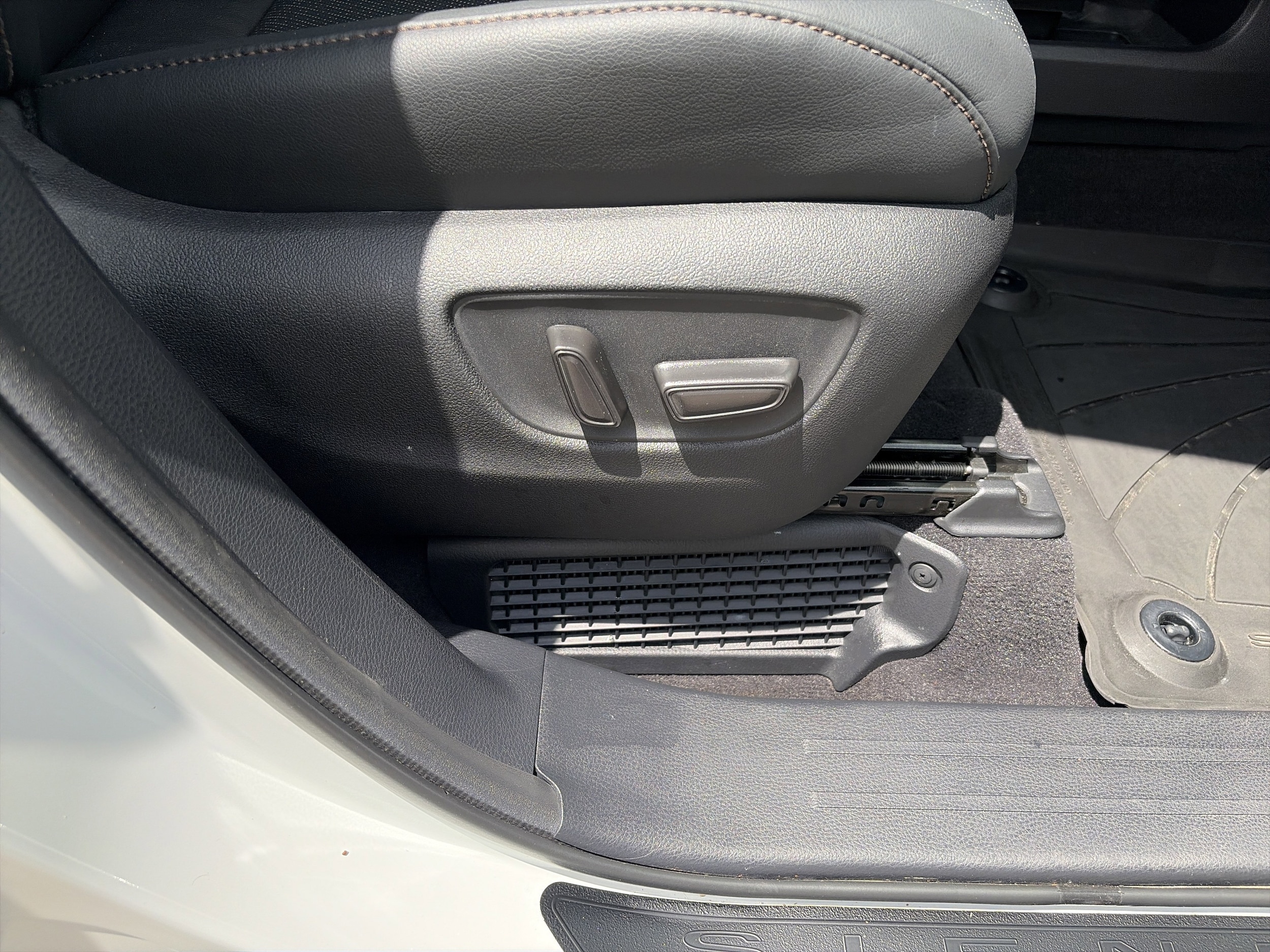 2025 Toyota Sienna Platinum - Photo 31