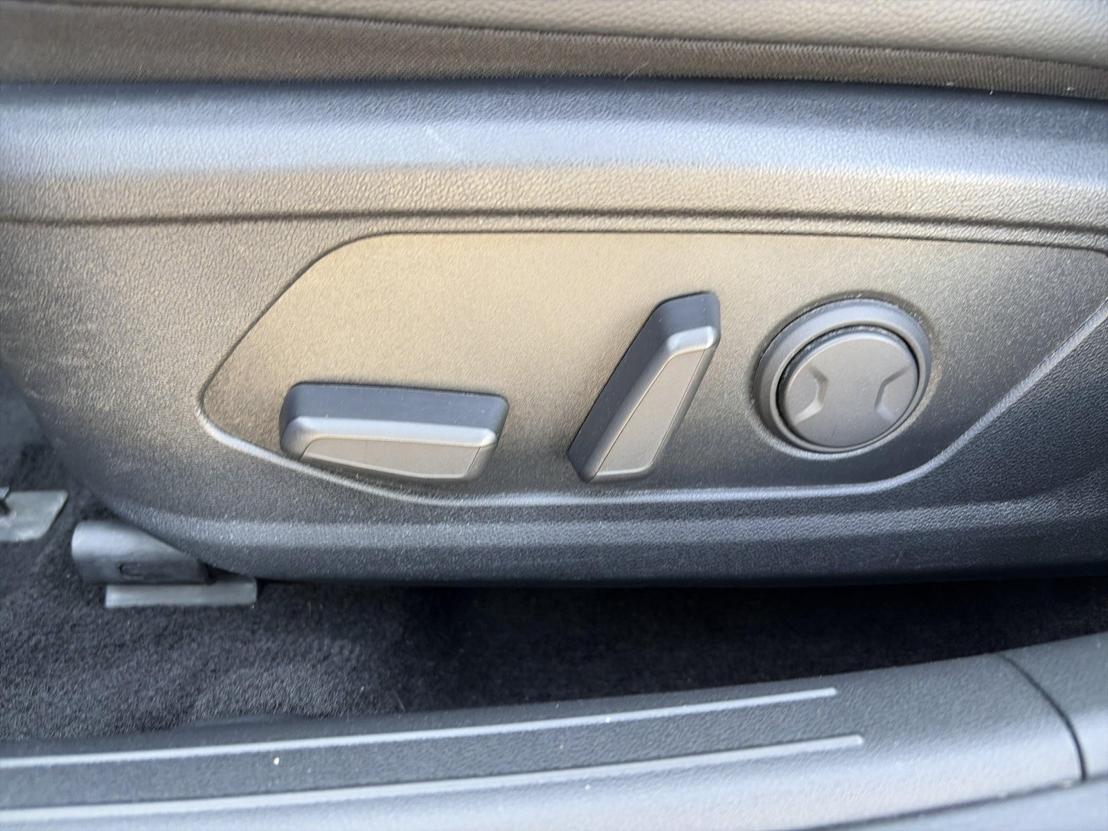 2025 Hyundai Elantra Limited - Photo 28