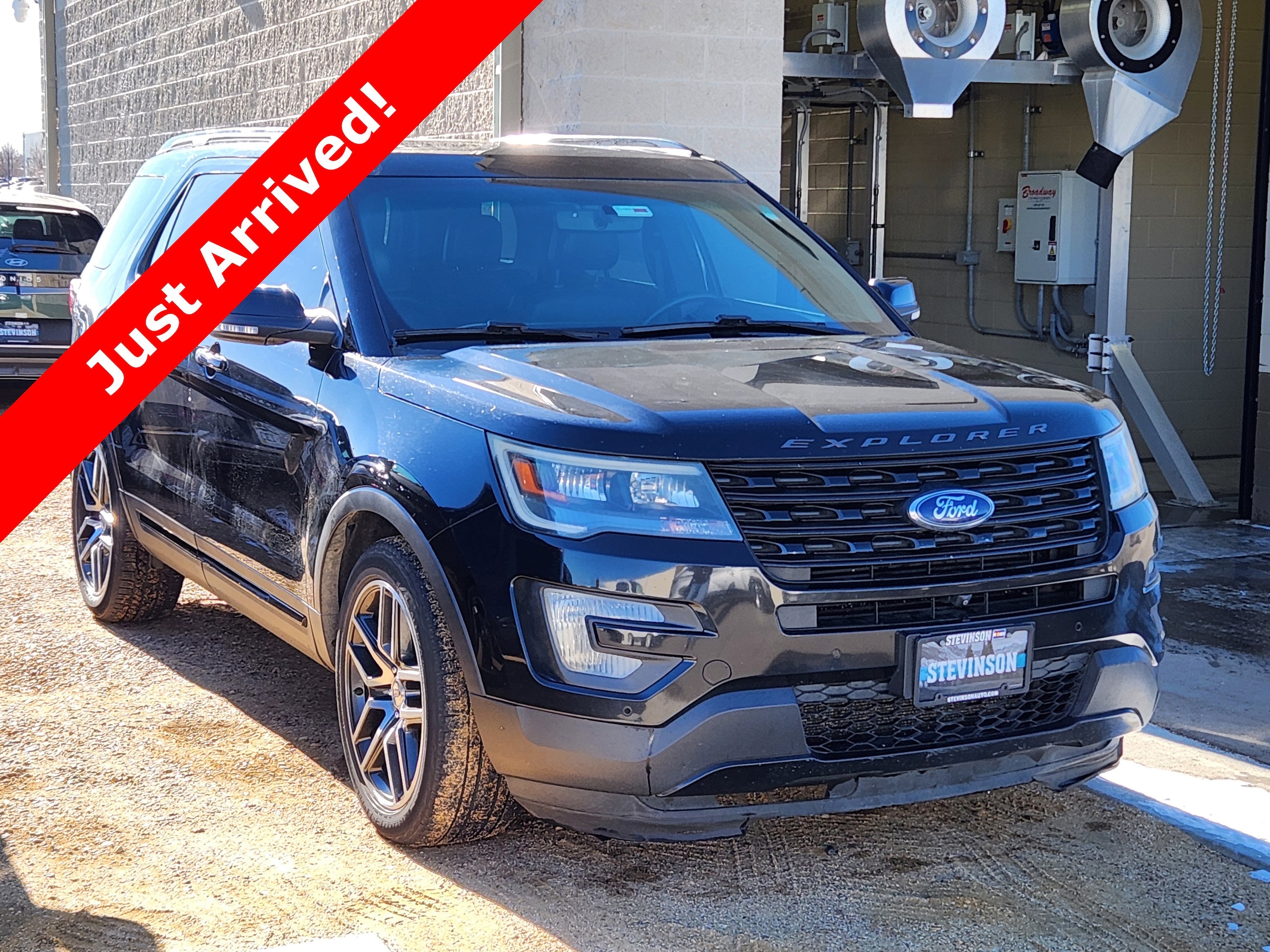 2016 Ford Explorer Sport's photo