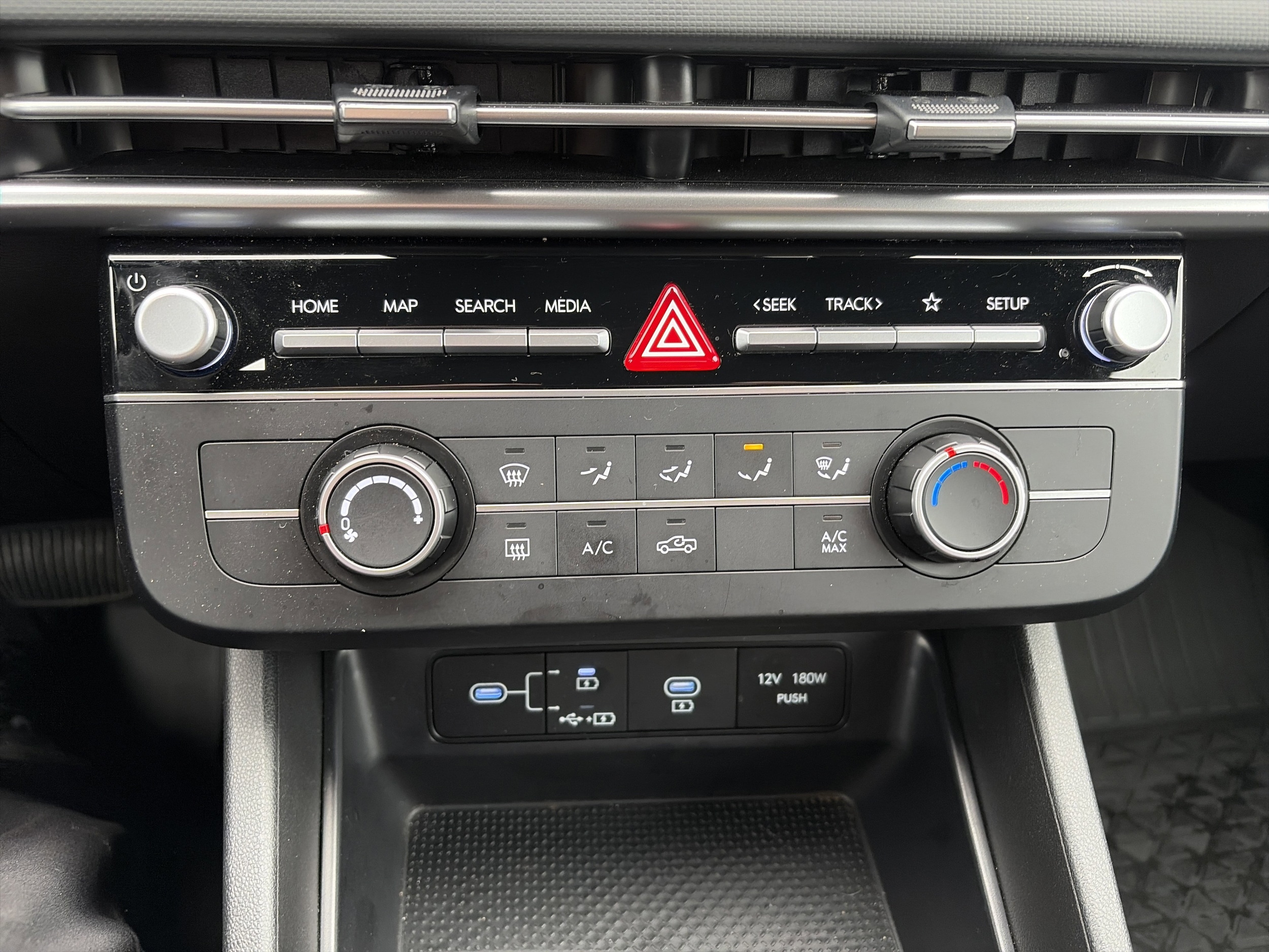 2025 Hyundai Santa Cruz SE - Photo 15