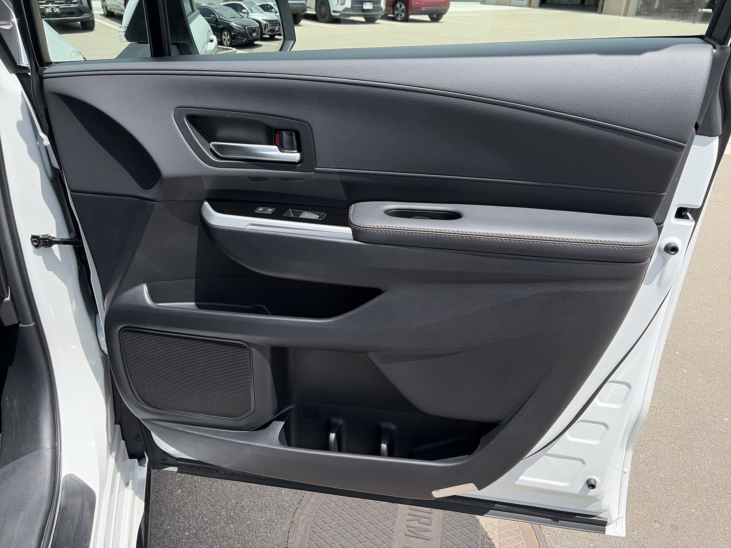 2025 Toyota Sienna Platinum - Photo 29
