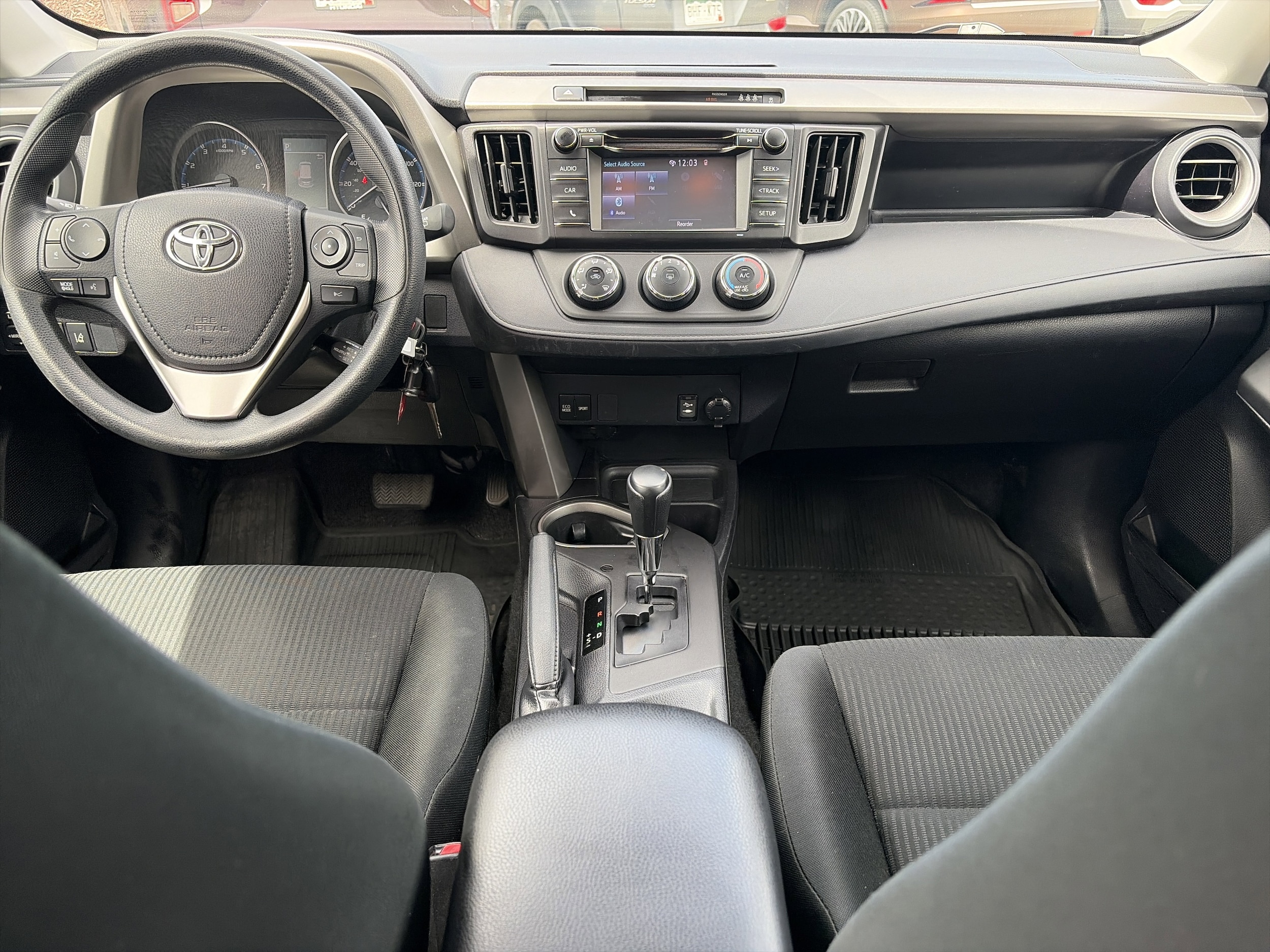 2017 Toyota RAV4 LE - Photo 21